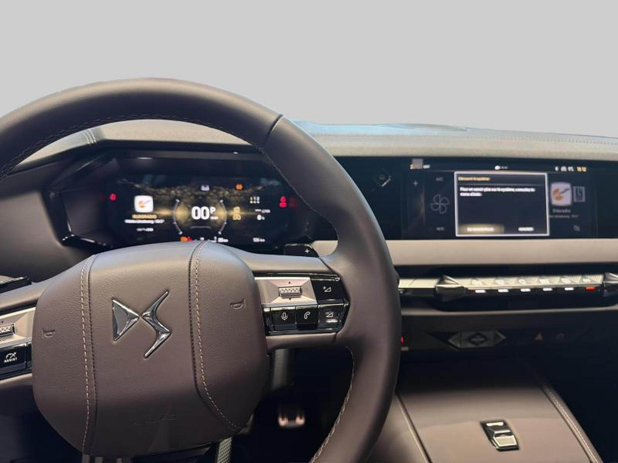DS Automobiles DS4 ETOILE N°4 (2025) - Photo 12