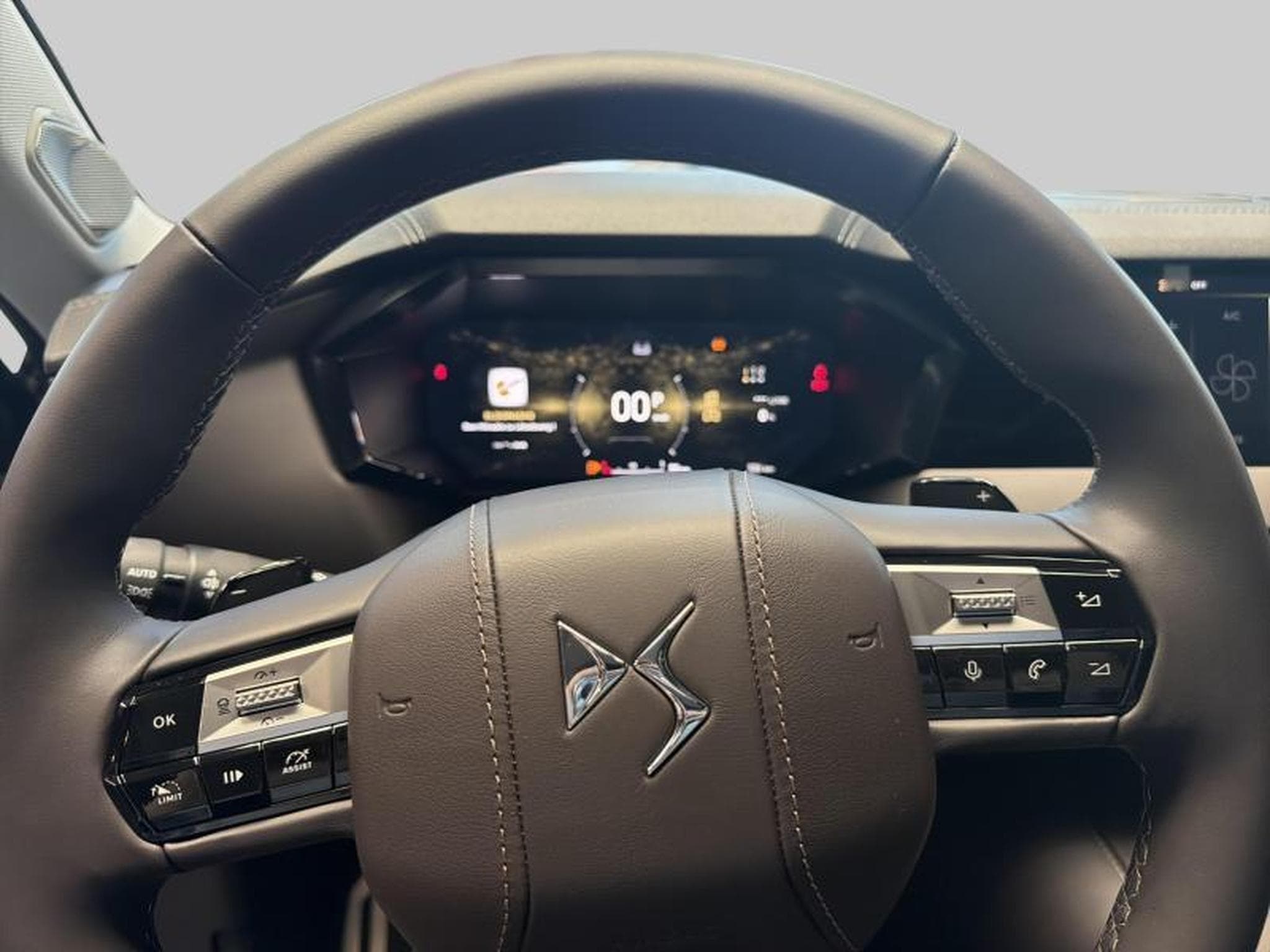 DS Automobiles DS4 ETOILE N°4 (2025) - Photo 13