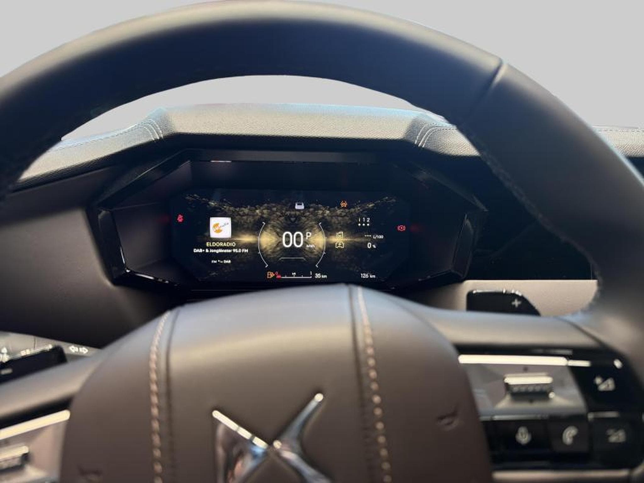 DS Automobiles DS4 ETOILE N°4 (2025) - Photo 14