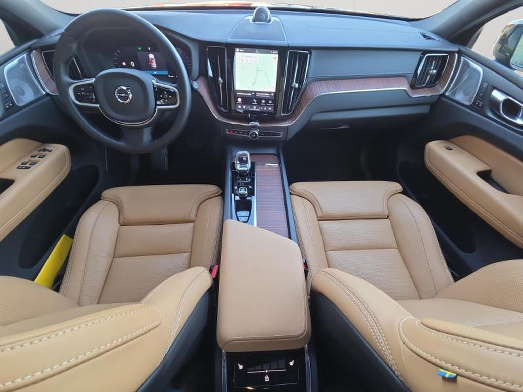 Volvo XC60 B5 AWD Ultra Dark / Essence (2025) - Photo 10