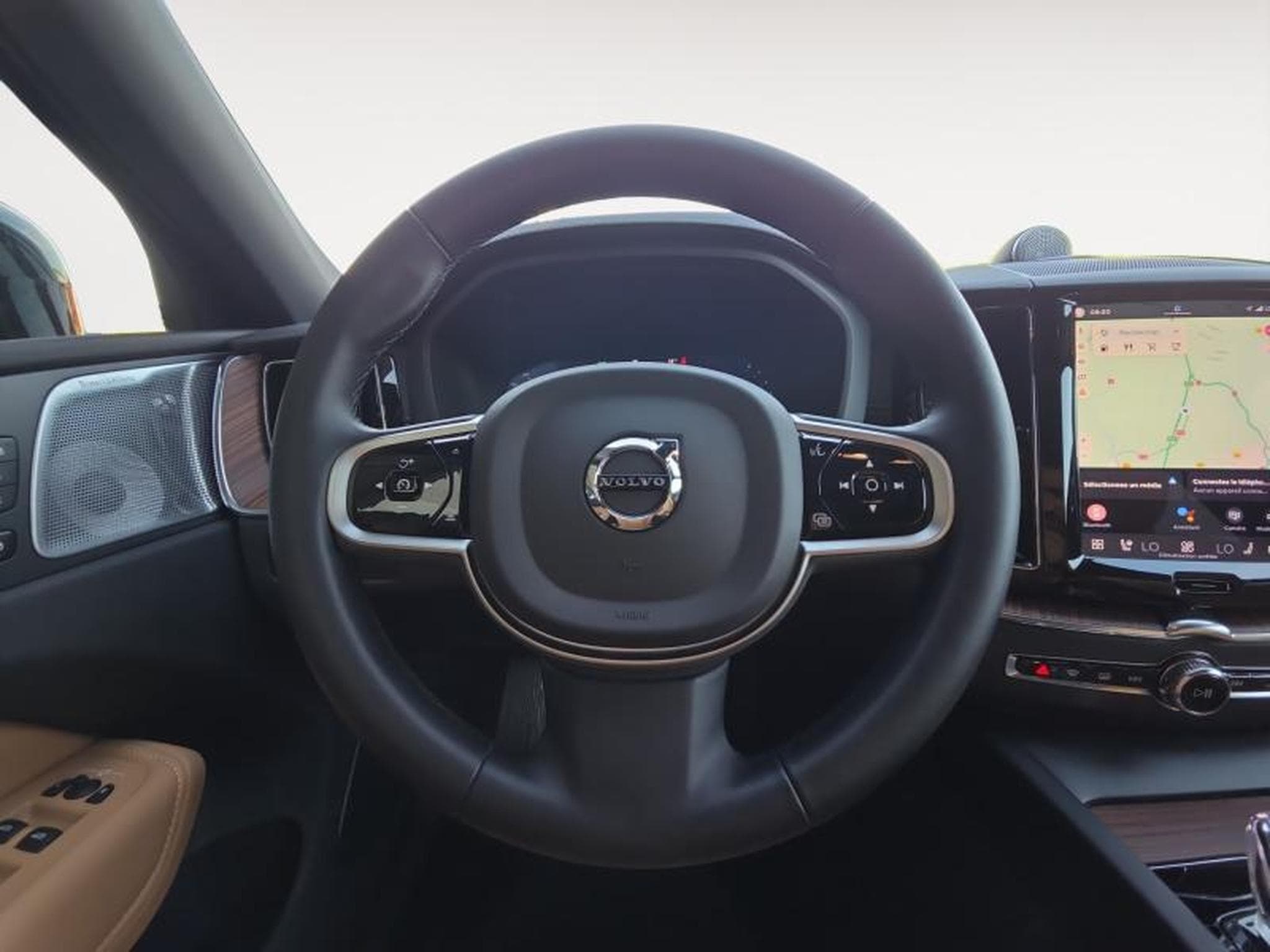 Volvo XC60 B5 AWD Ultra Dark / Essence (2025) - Photo 12