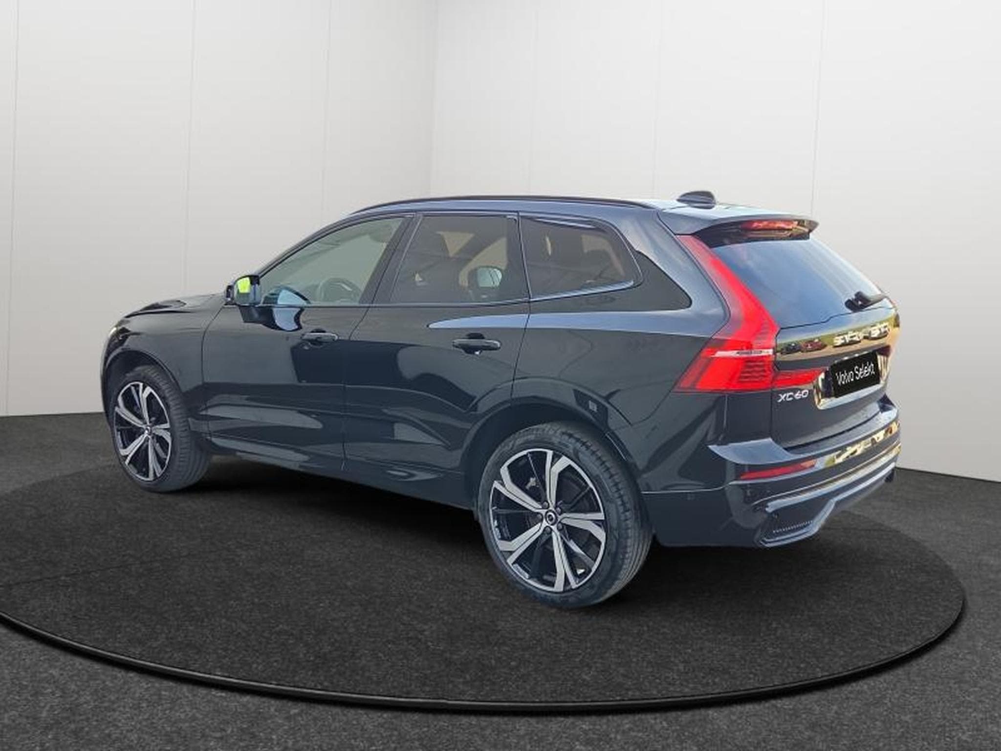 Volvo XC60 B5 AWD Ultra Dark / Essence (2025) - Photo 3