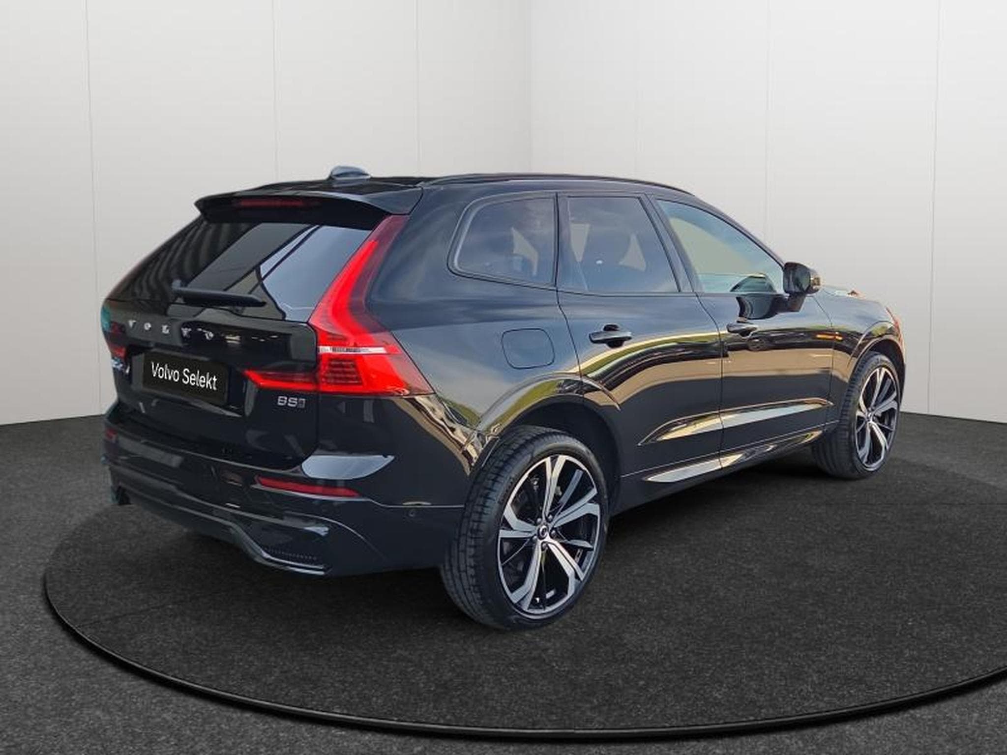 Volvo XC60 B5 AWD Ultra Dark / Essence (2025) - Photo 5