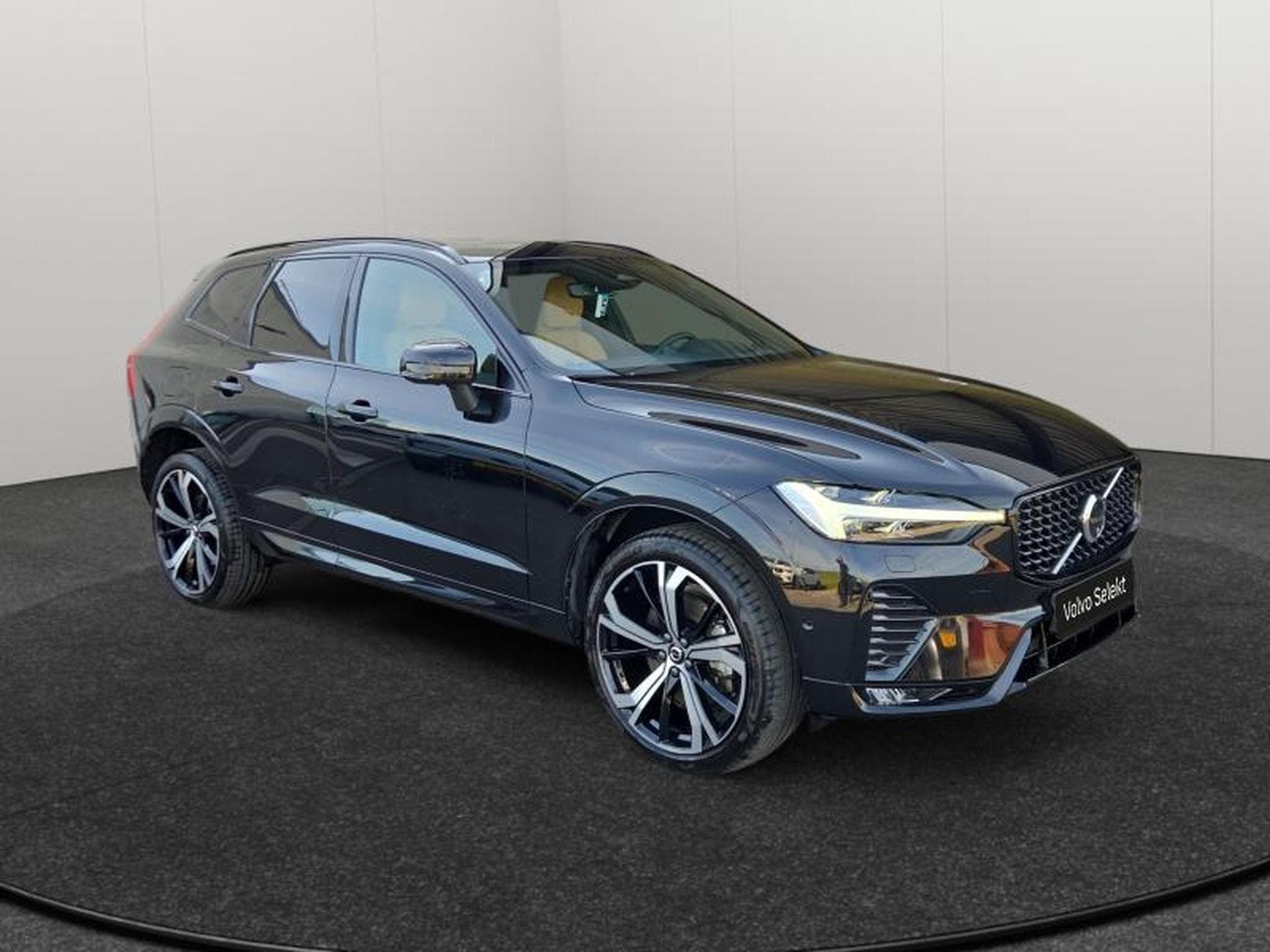 Volvo XC60 B5 AWD Ultra Dark / Essence (2025) - Photo 7