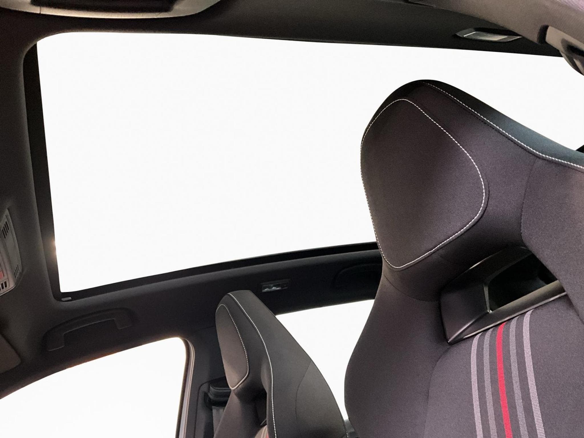 Skoda Kamiq Monte-Carlo+DSG+LED+P.Assisted+P.Park&Go (2025) - Photo 15