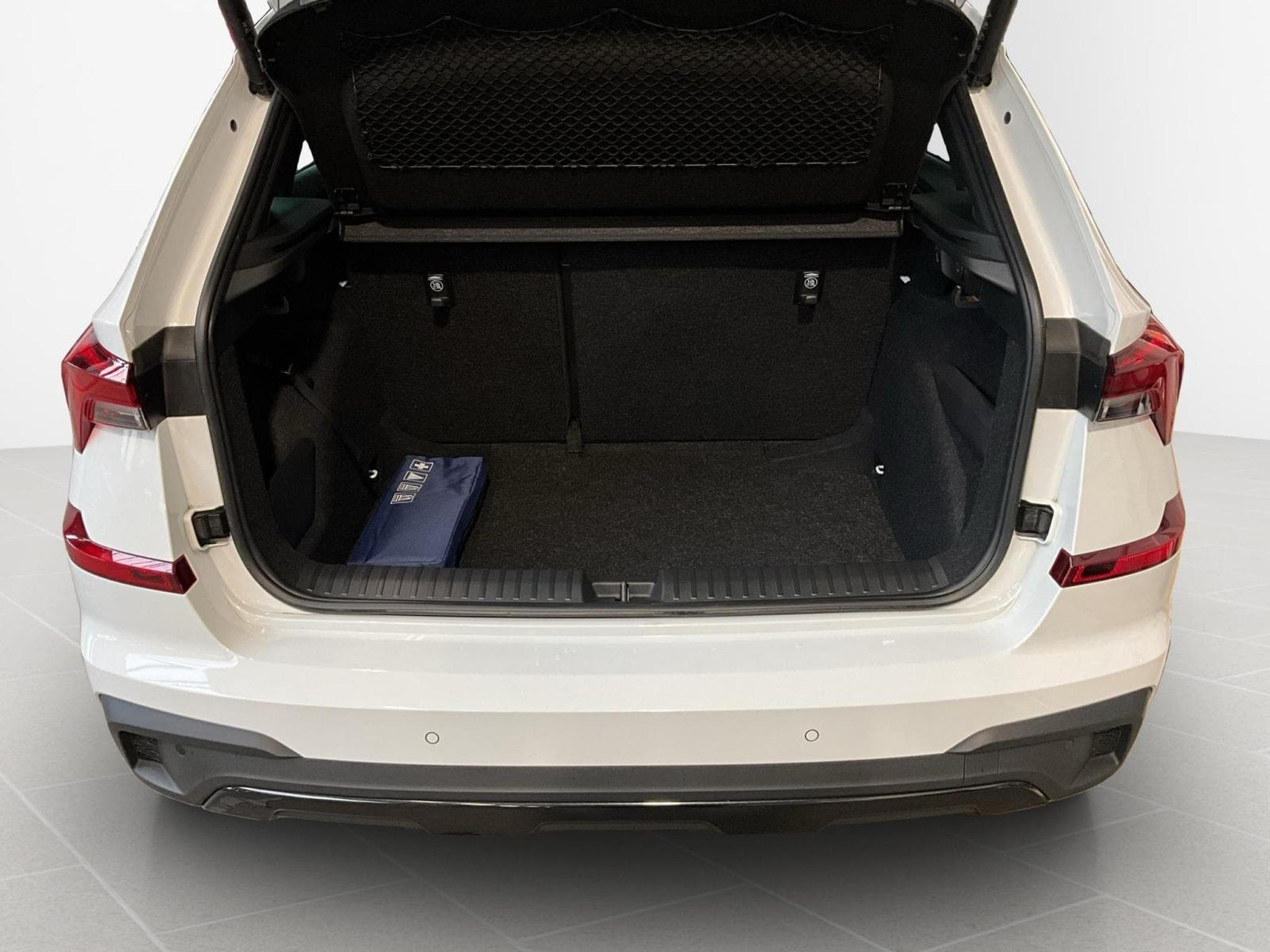 Skoda Kamiq Monte-Carlo+DSG+LED+P.Assisted+P.Park&Go (2025) - Photo 17