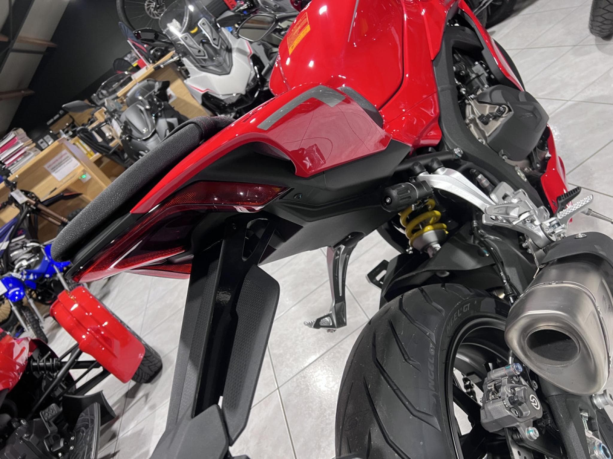 QJmotor SRK 800 RR (2026) - Photo 5