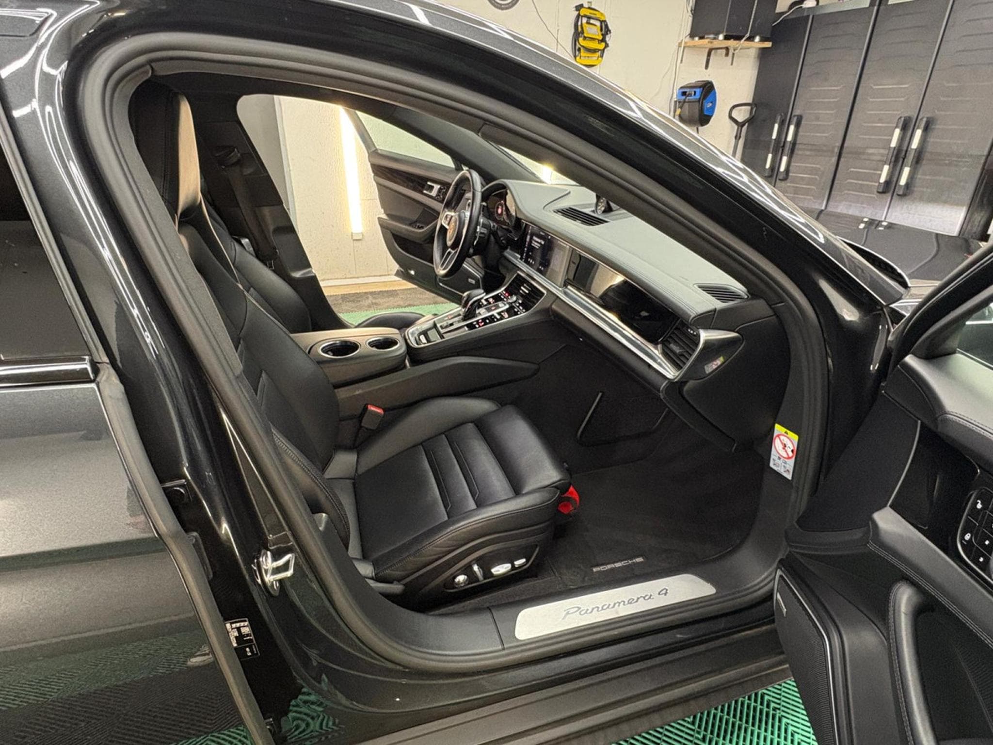 Porsche Panamera Panamera Sport Turismo 4 E-Hybrid (2018) - Photo 11