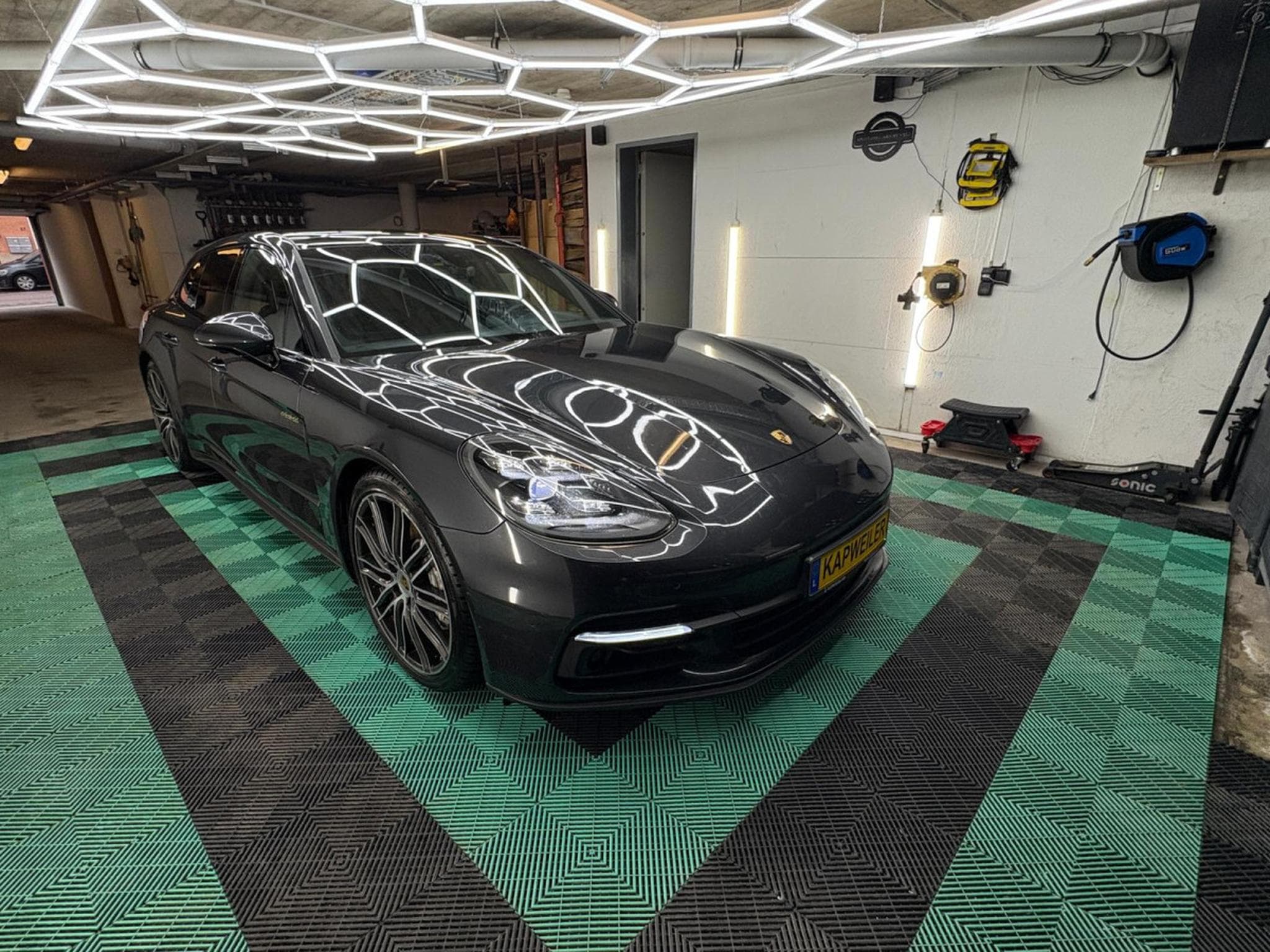 Porsche Panamera Panamera Sport Turismo 4 E-Hybrid (2018) - Photo 2