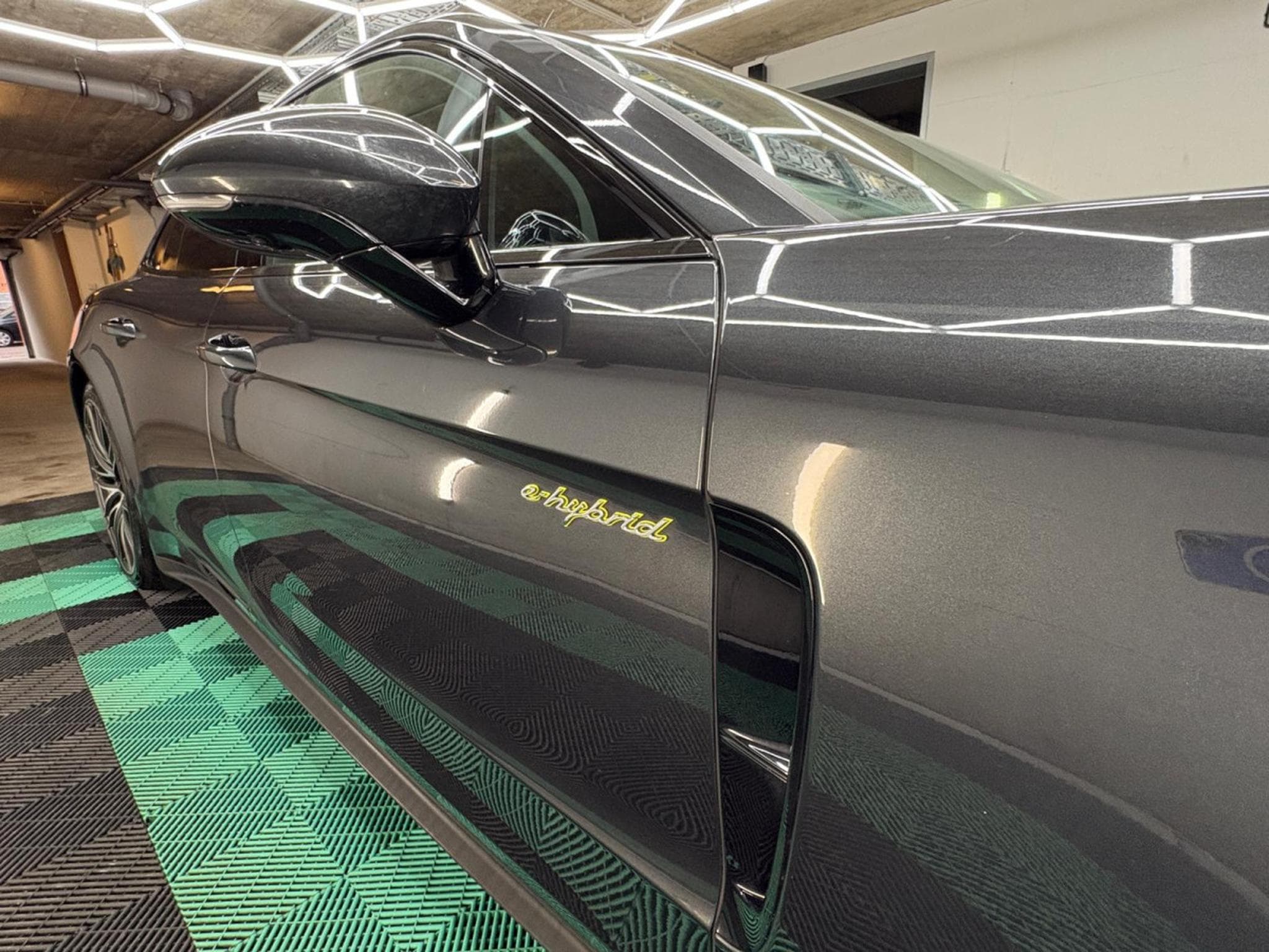 Porsche Panamera Panamera Sport Turismo 4 E-Hybrid (2018) - Photo 3