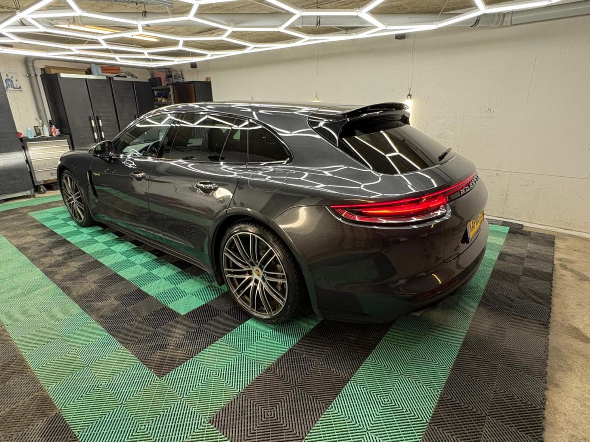 Porsche Panamera Panamera Sport Turismo 4 E-Hybrid (2018) - Photo 6