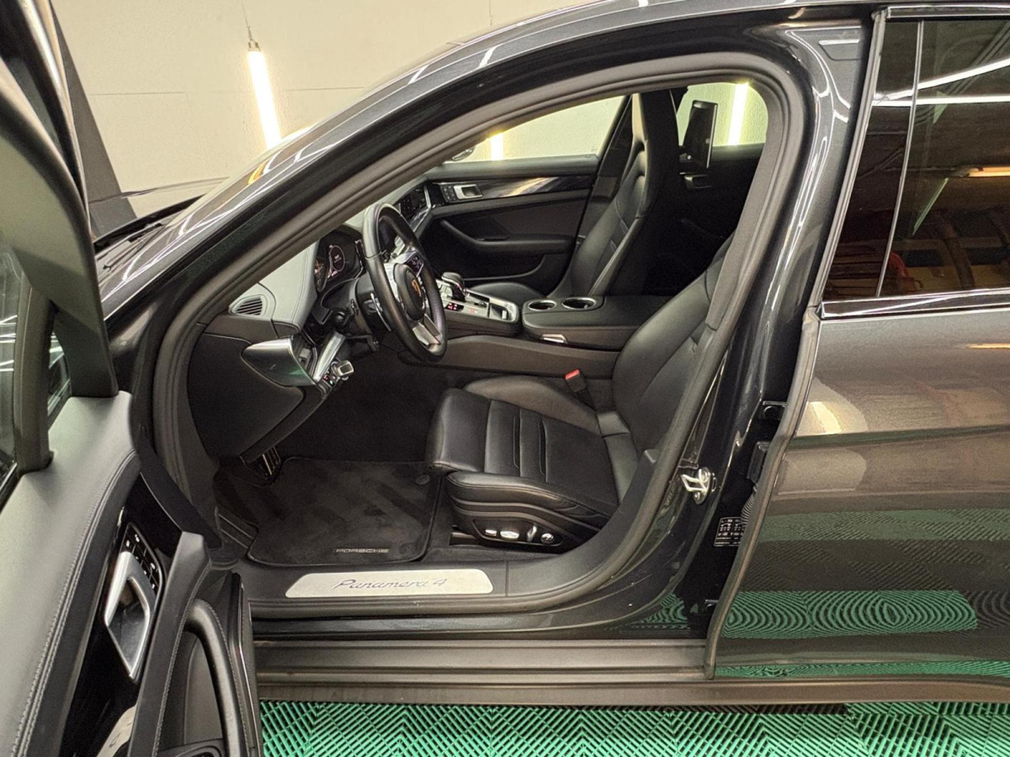 Porsche Panamera Panamera Sport Turismo 4 E-Hybrid (2018) - Photo 9
