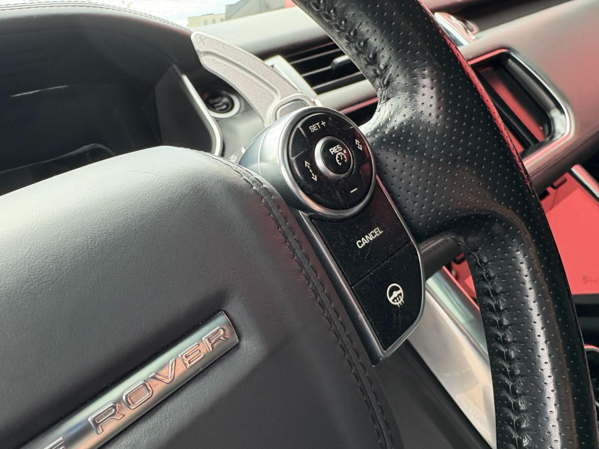 Land-Rover Range Rover Sport 5.0 LITRES 510CH 7 PLACES (2015) - Photo 18