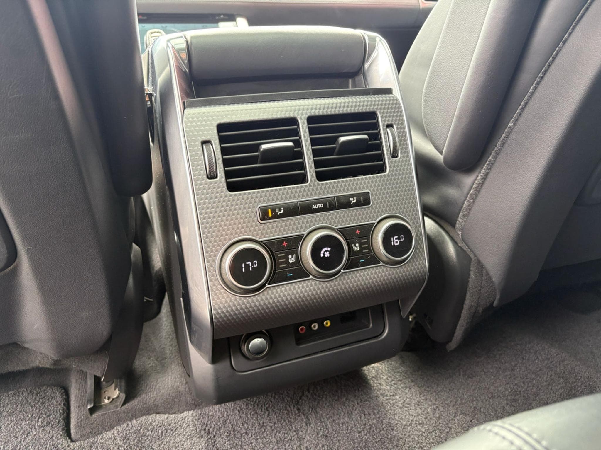 Land-Rover Range Rover Sport 5.0 LITRES 510CH 7 PLACES (2015) - Photo 20