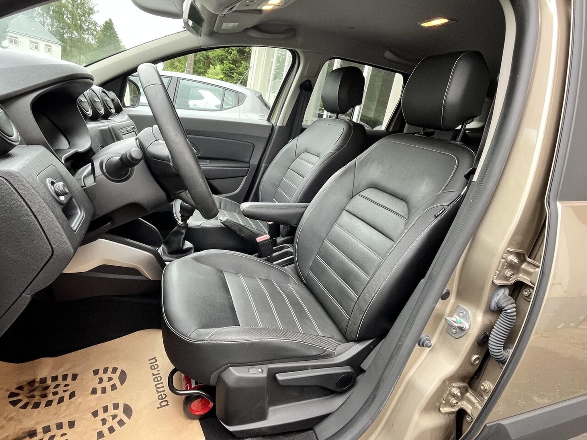 Dacia Duster 4x4 PRESTIGE ESSENCE 125 CH FULL OPTIONS - GARANTIE 12 MOIS (2018) - Photo 12