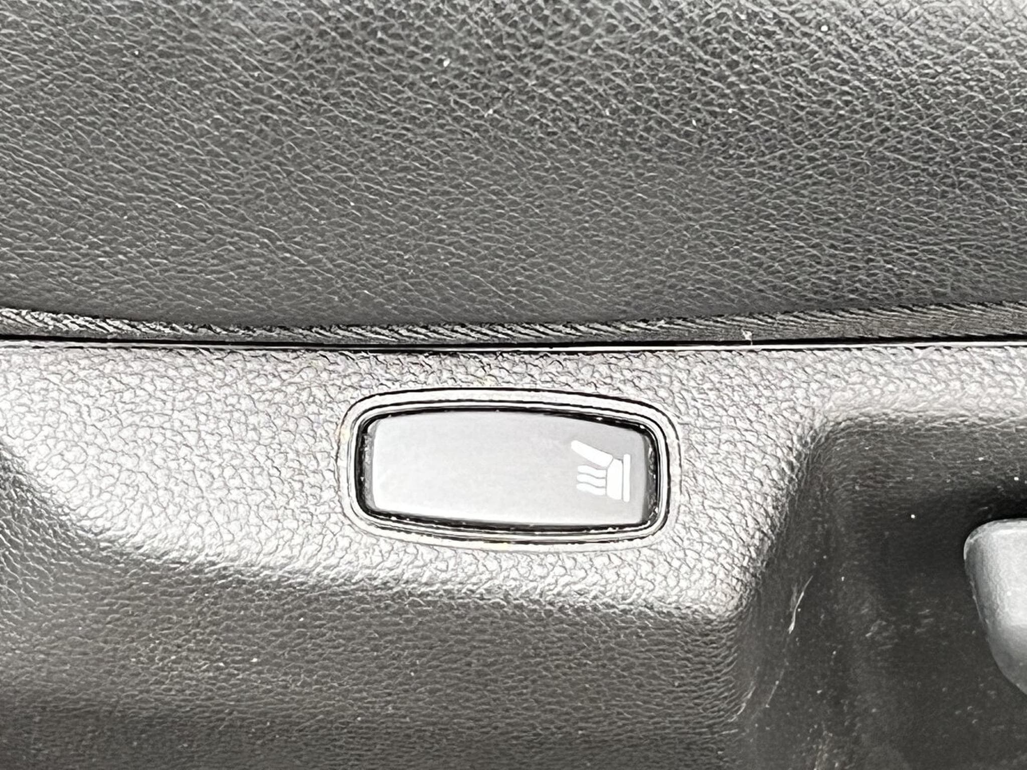 Dacia Duster 4x4 PRESTIGE ESSENCE 125 CH FULL OPTIONS - GARANTIE 12 MOIS (2018) - Photo 13