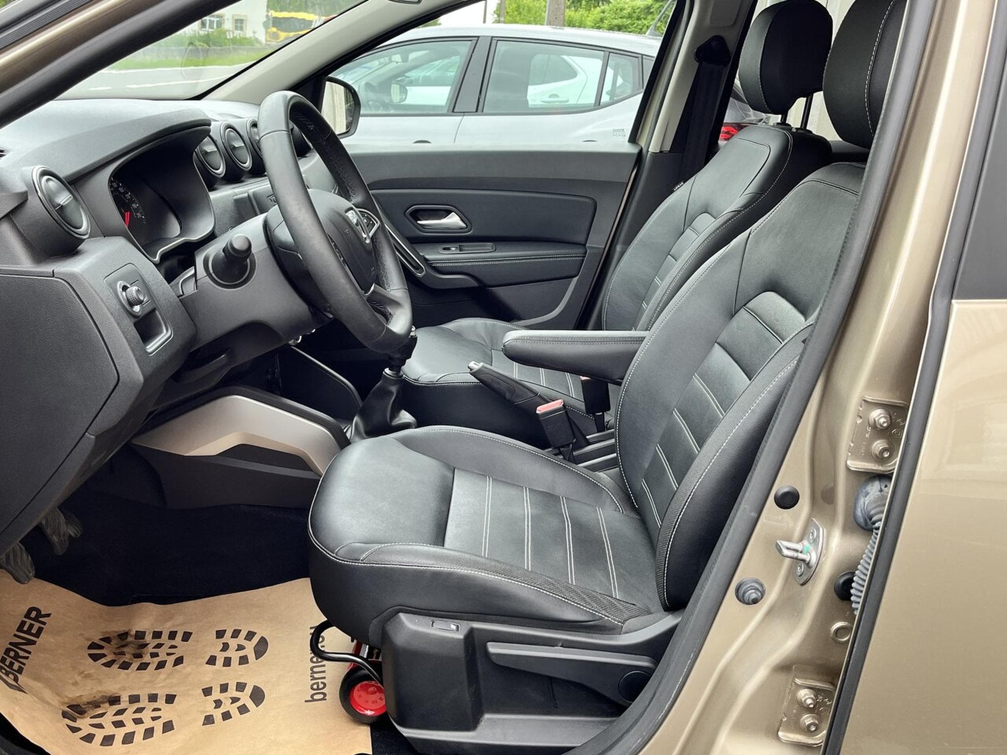 Dacia Duster 4x4 PRESTIGE ESSENCE 125 CH FULL OPTIONS - GARANTIE 12 MOIS (2018) - Photo 14