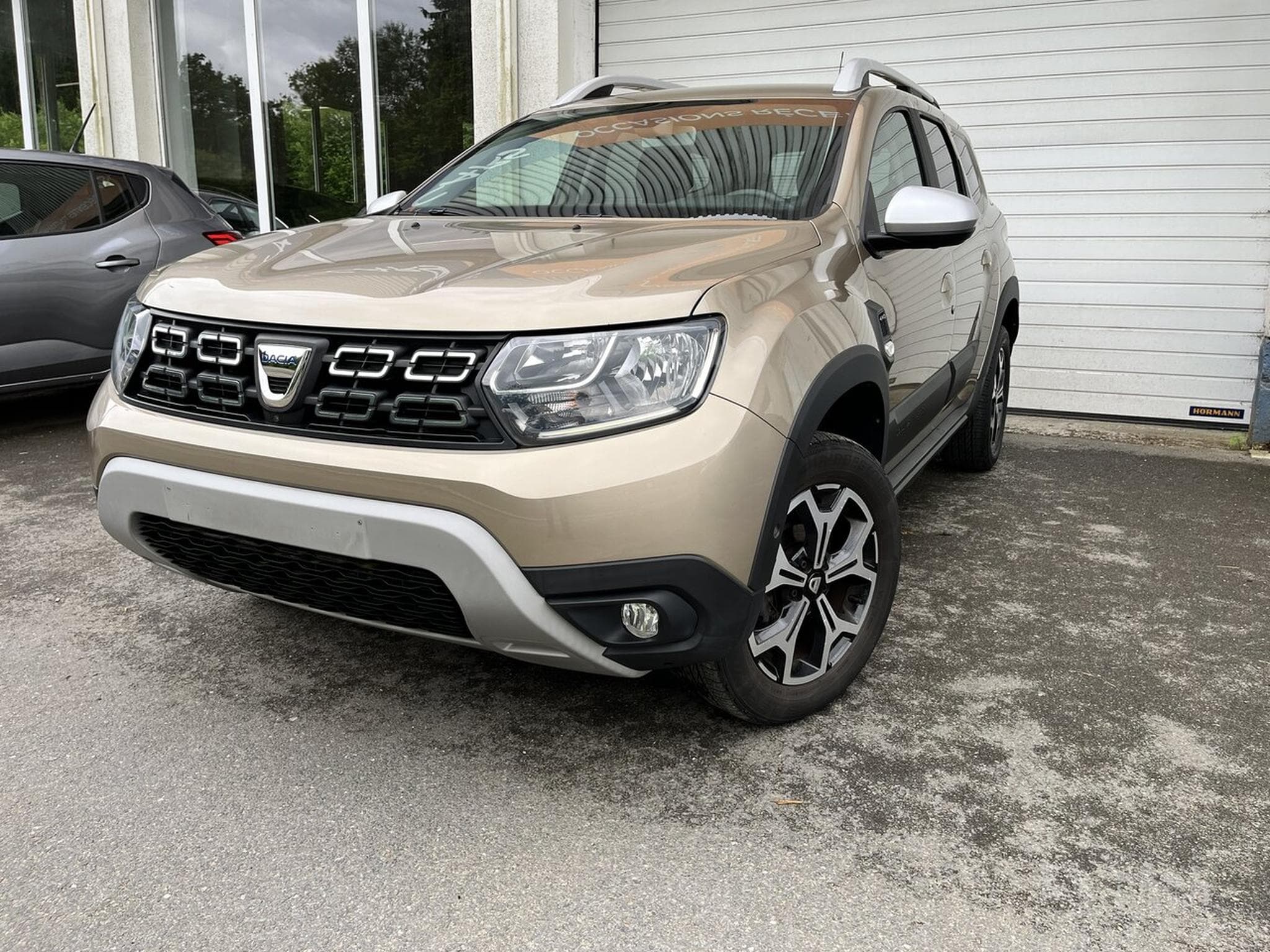 Dacia Duster 4x4 PRESTIGE ESSENCE 125 CH FULL OPTIONS - GARANTIE 12 MOIS (2018) - Photo 4