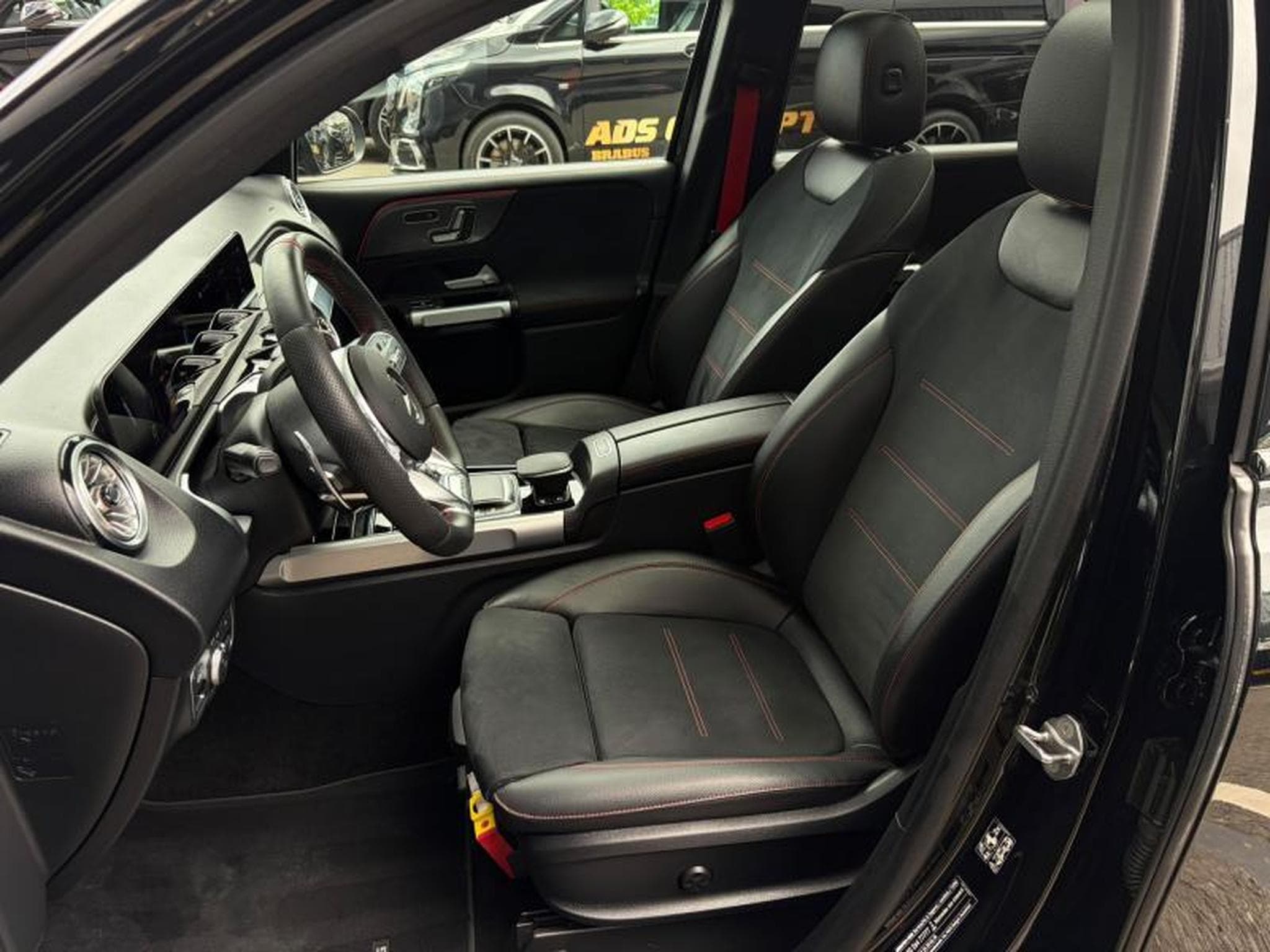 Mercedes GLB 35 AMG GLB 35 AMG 4MATIC/Toit ouvrant/Camera/Sièges électriques cha (2023) - Photo 11