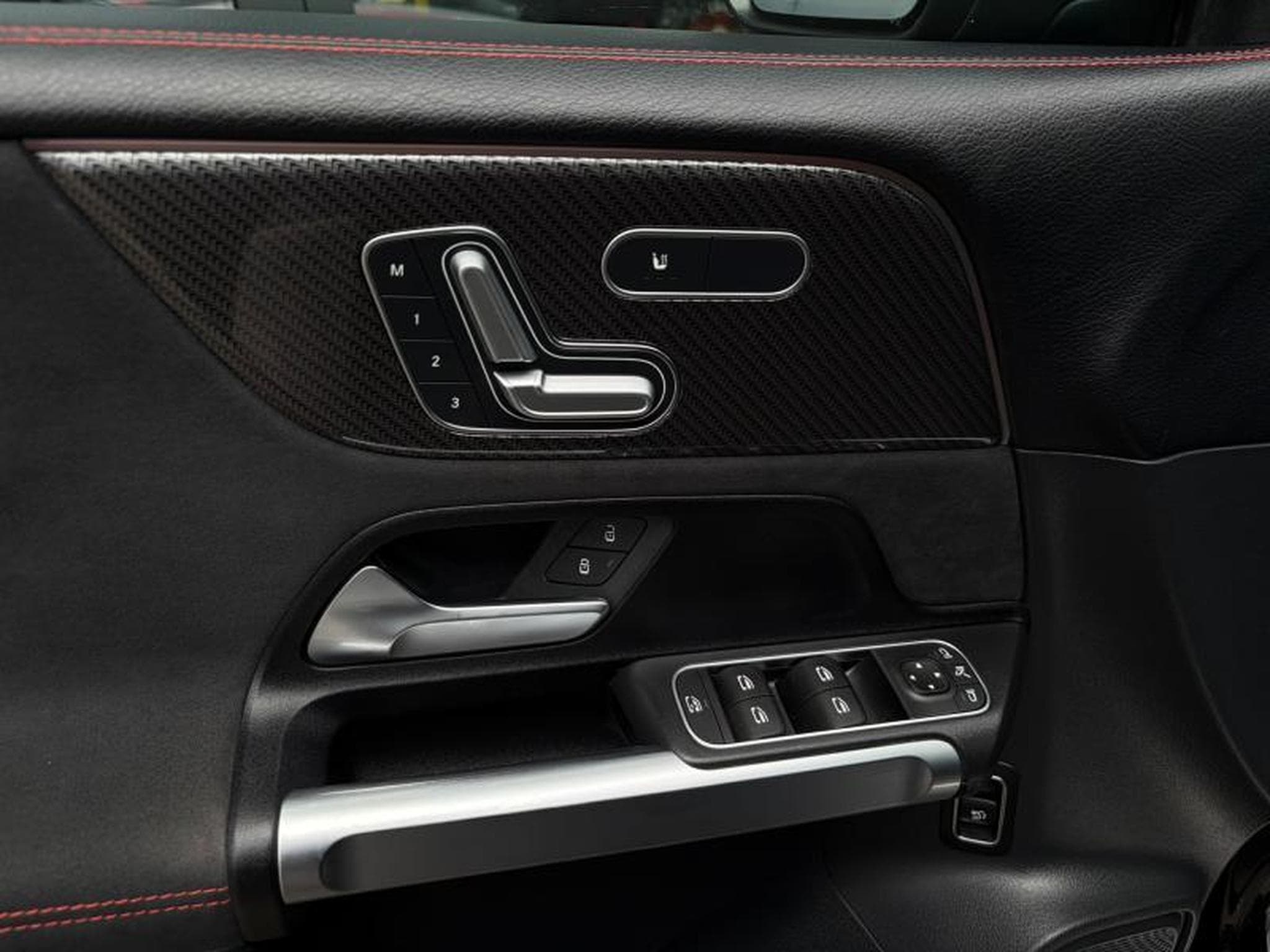 Mercedes GLB 35 AMG GLB 35 AMG 4MATIC/Toit ouvrant/Camera/Sièges électriques cha (2023) - Photo 14