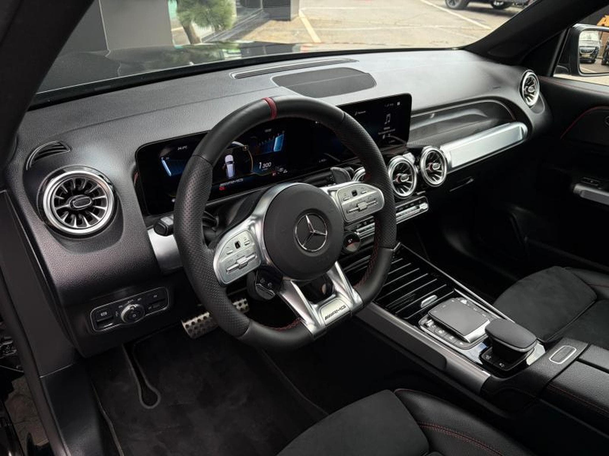 Mercedes GLB 35 AMG GLB 35 AMG 4MATIC/Toit ouvrant/Camera/Sièges électriques cha (2023) - Photo 6