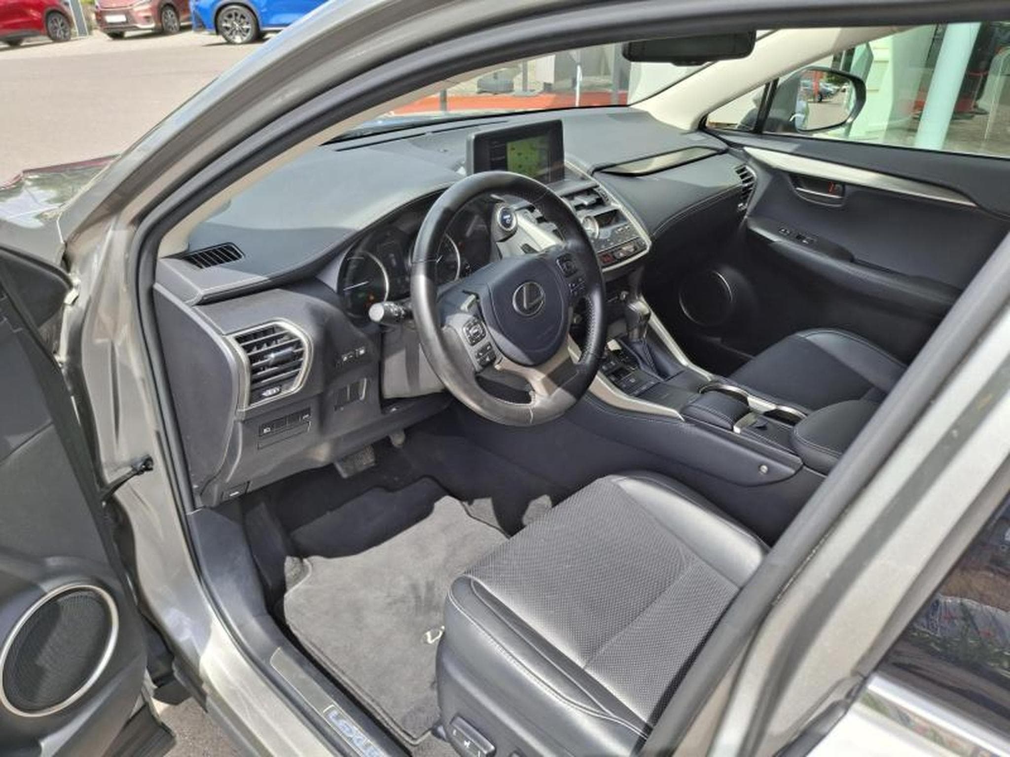 Lexus NX Executive (2020) - Photo 11