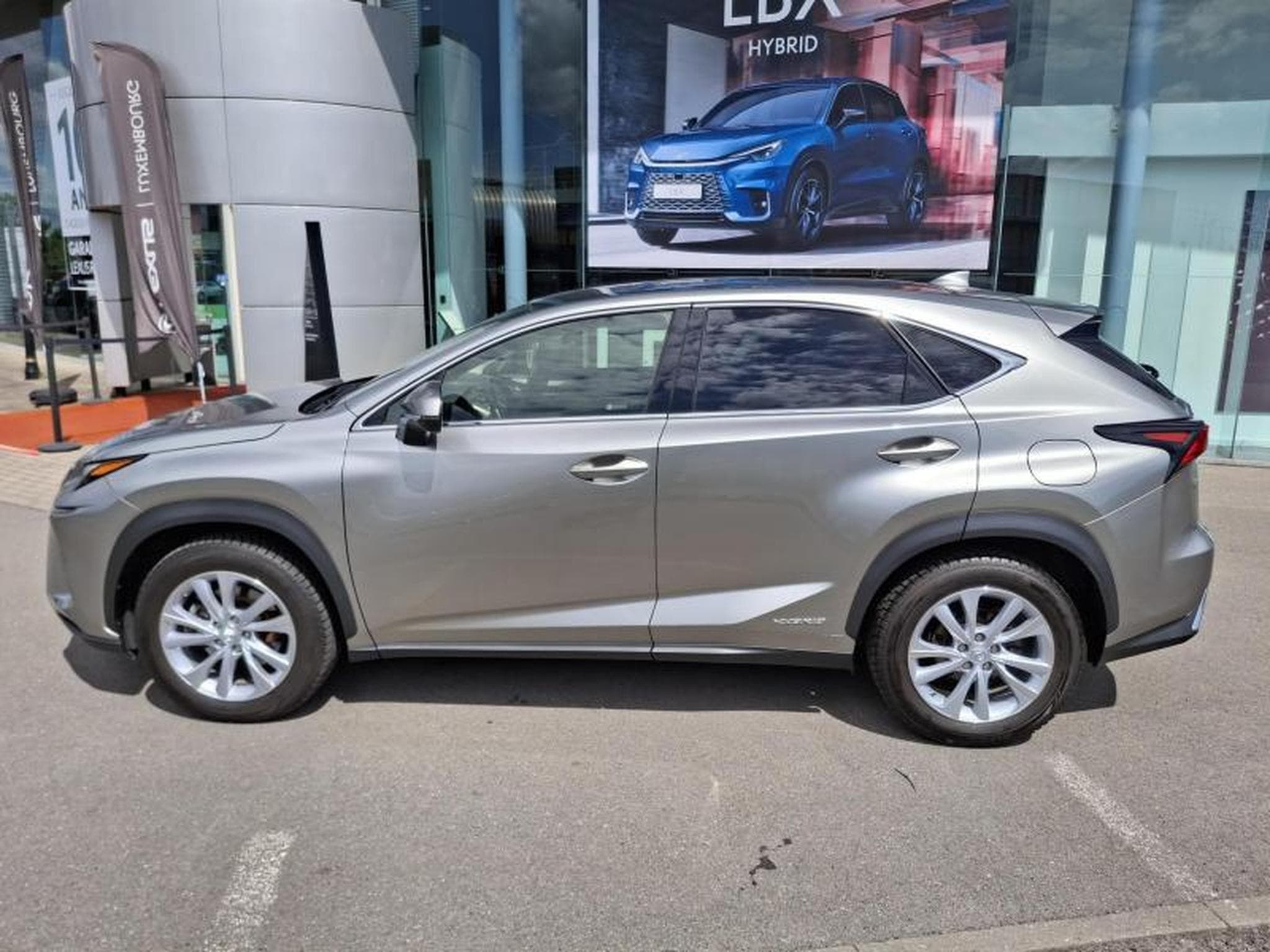 Lexus NX Executive (2020) - Photo 24