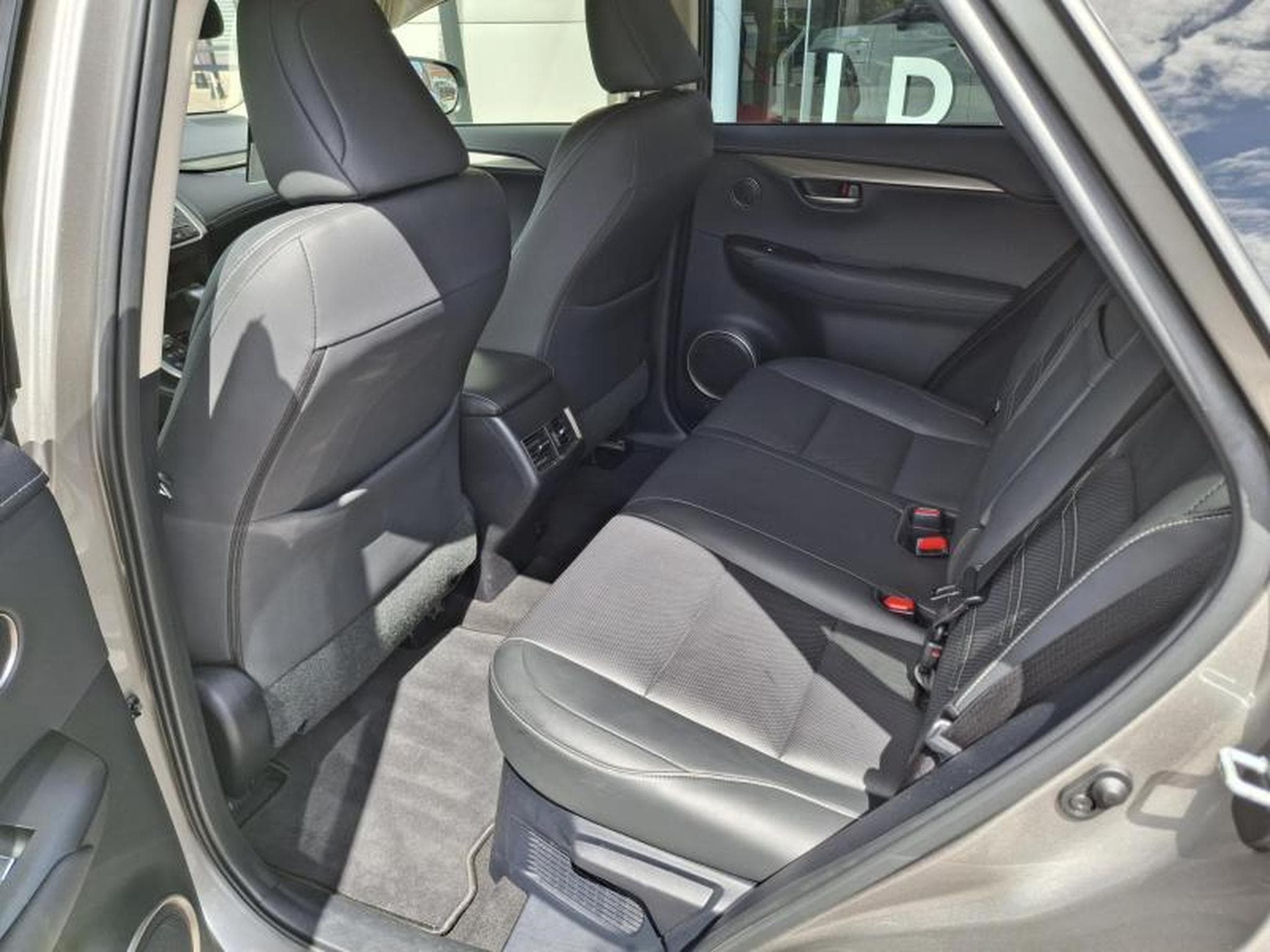 Lexus NX Executive (2020) - Photo 9
