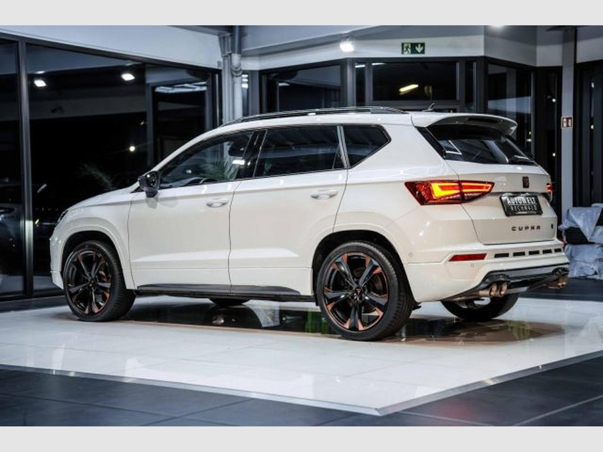 Cupra Ateca Ateca VZ 4Drive 2.0 TSI DSG NAVI AKRAPOVIC AHK (2024) - Photo 14