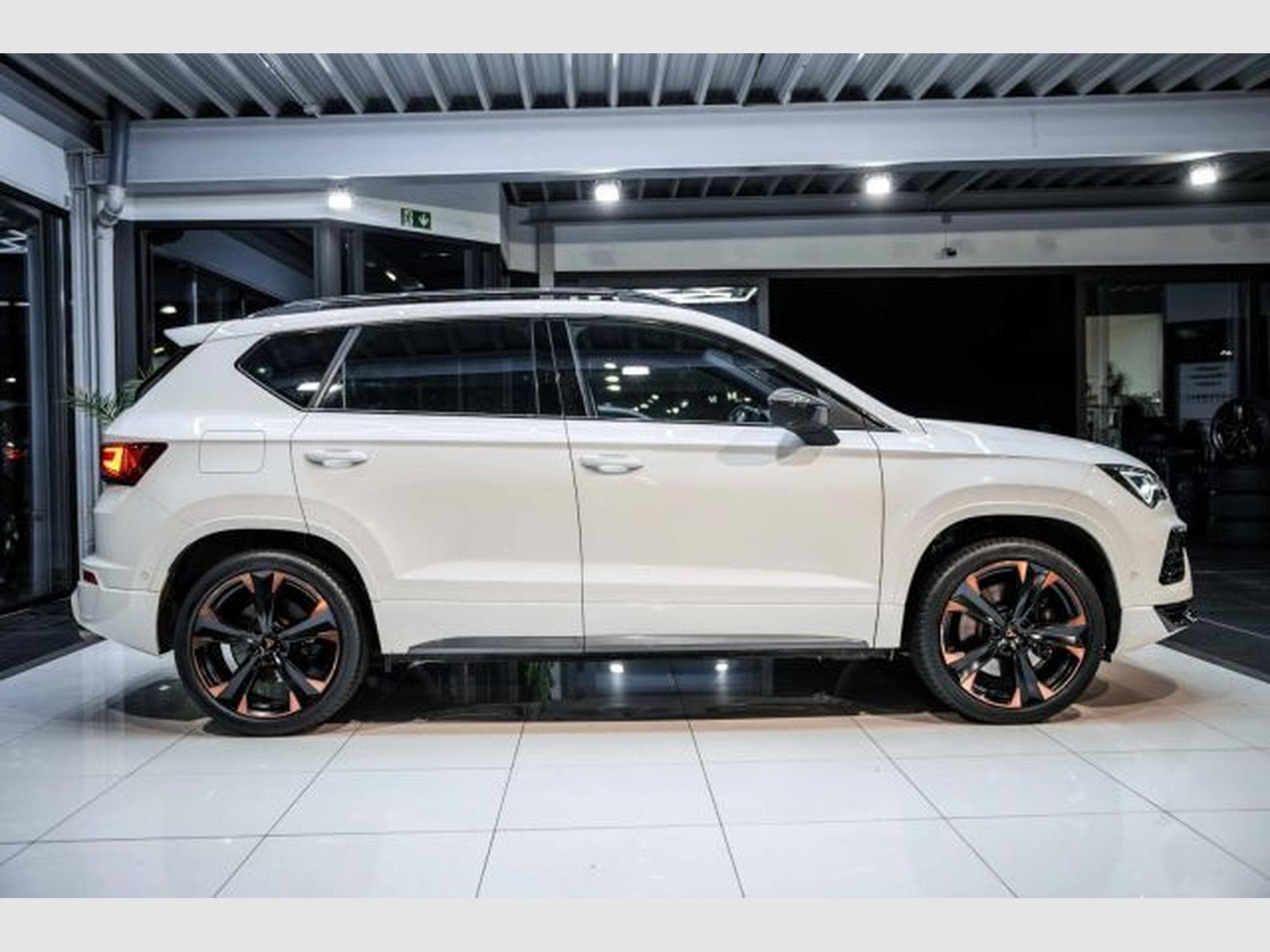 Cupra Ateca Ateca VZ 4Drive 2.0 TSI DSG NAVI AKRAPOVIC AHK (2024) - Photo 7