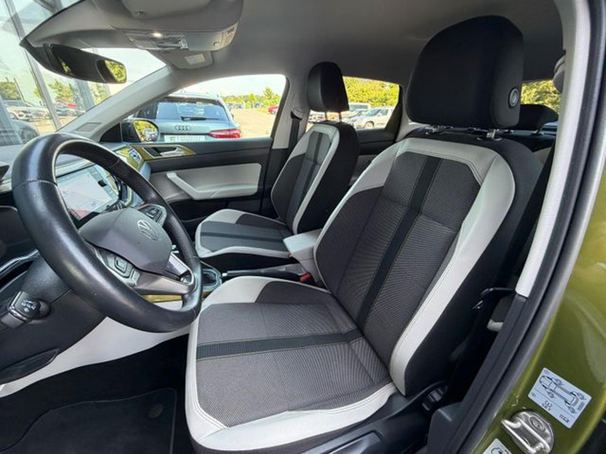 VW Taigo Taigo 1,5TSi DSG Style IQ Light 18" Navi Virtual (2022) - Photo 12