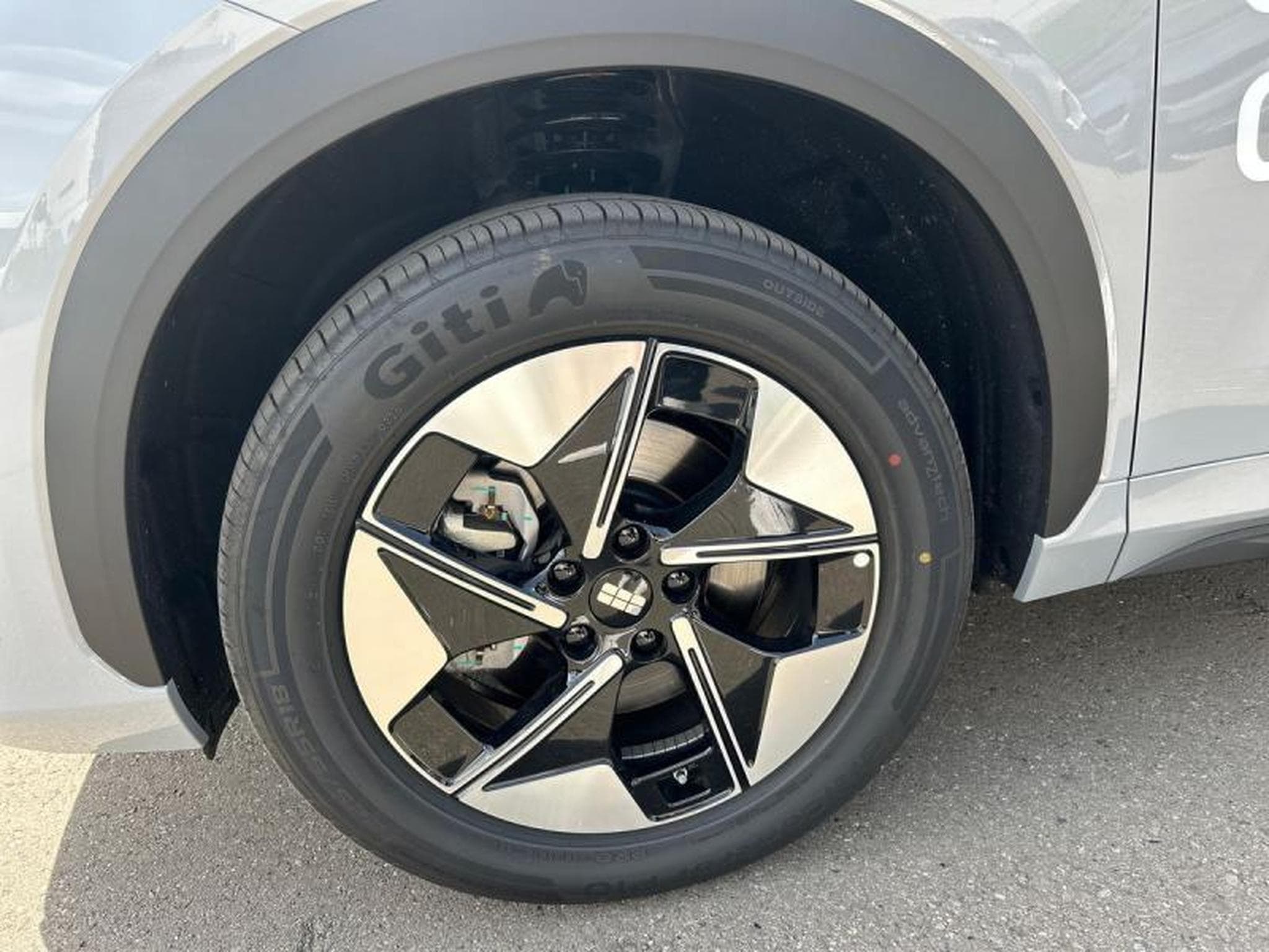 GEELY EX5 Pro + (2026) - Photo 6