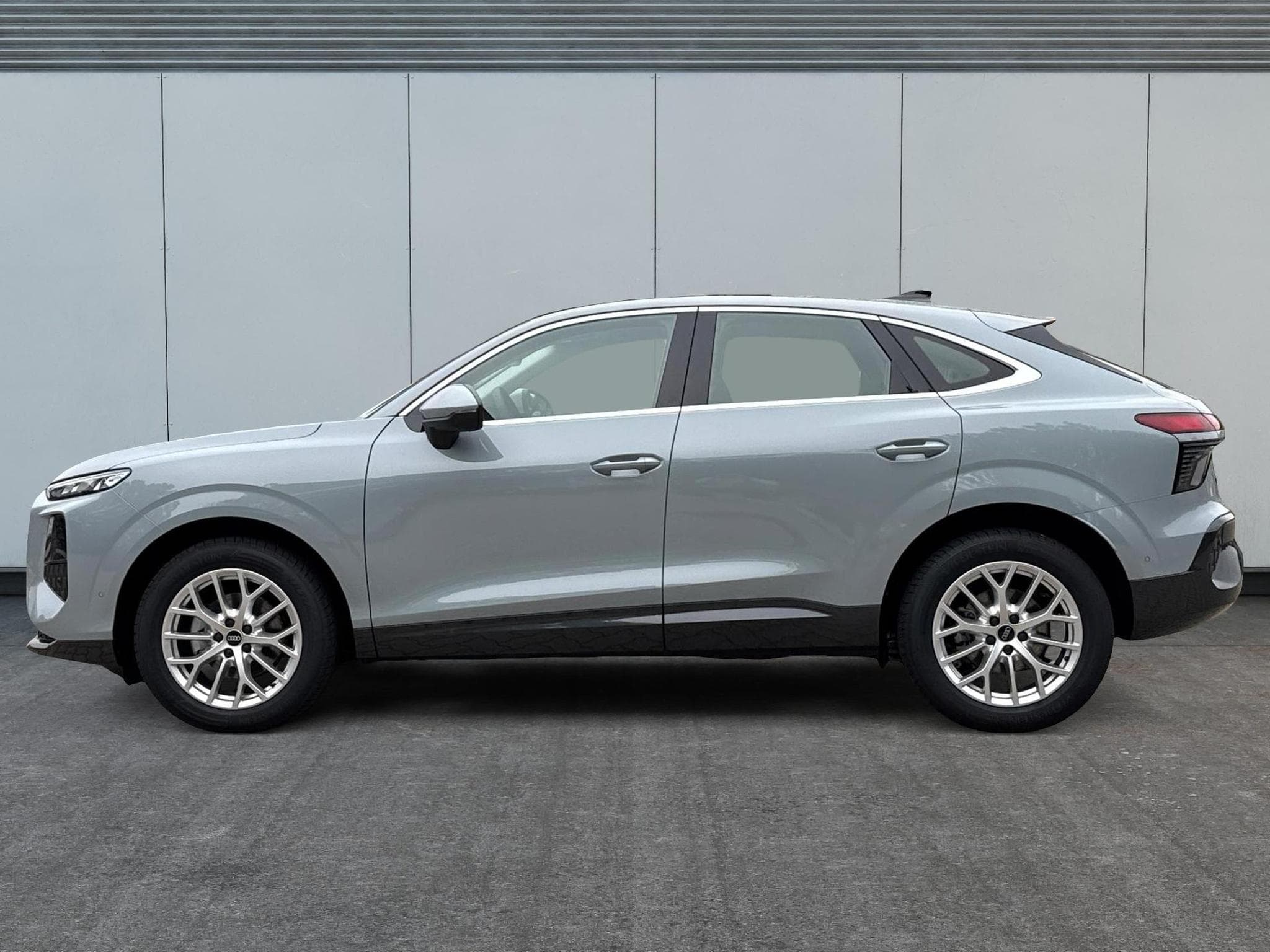Audi Q3 Sportback Basis (2026) - Photo 2