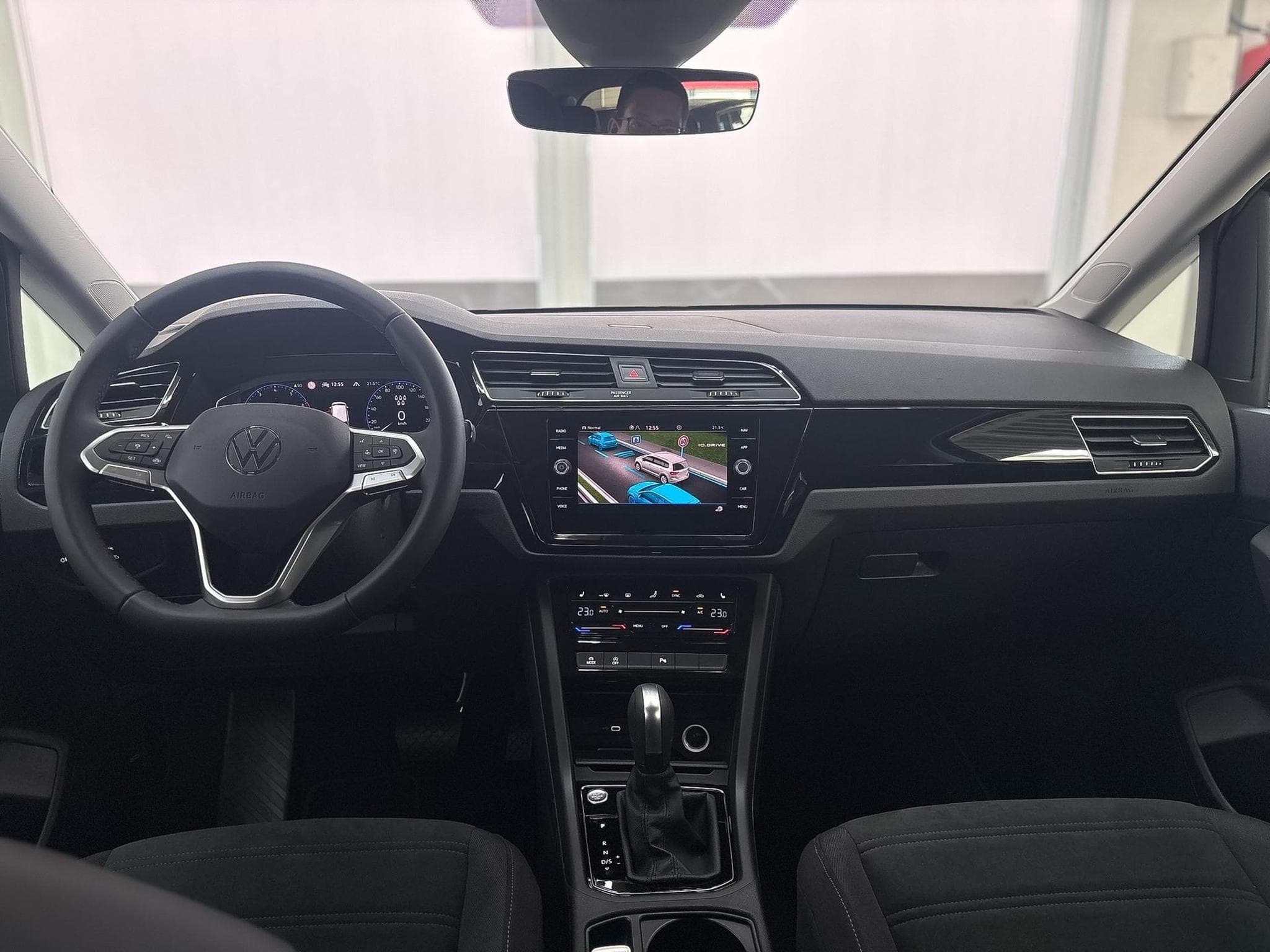 VW Touran R-LINE (2026) - Photo 10