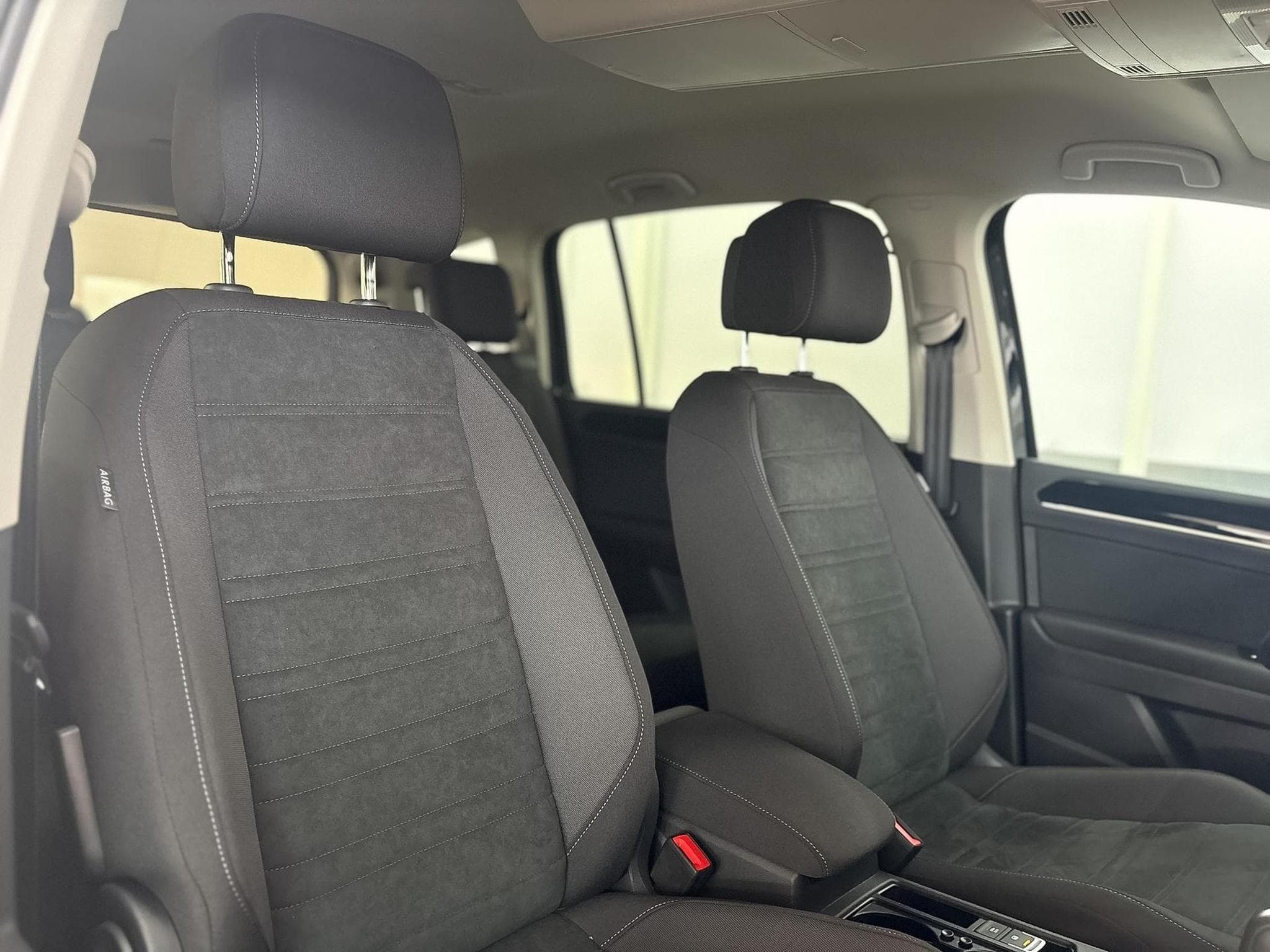 VW Touran R-LINE (2026) - Photo 12