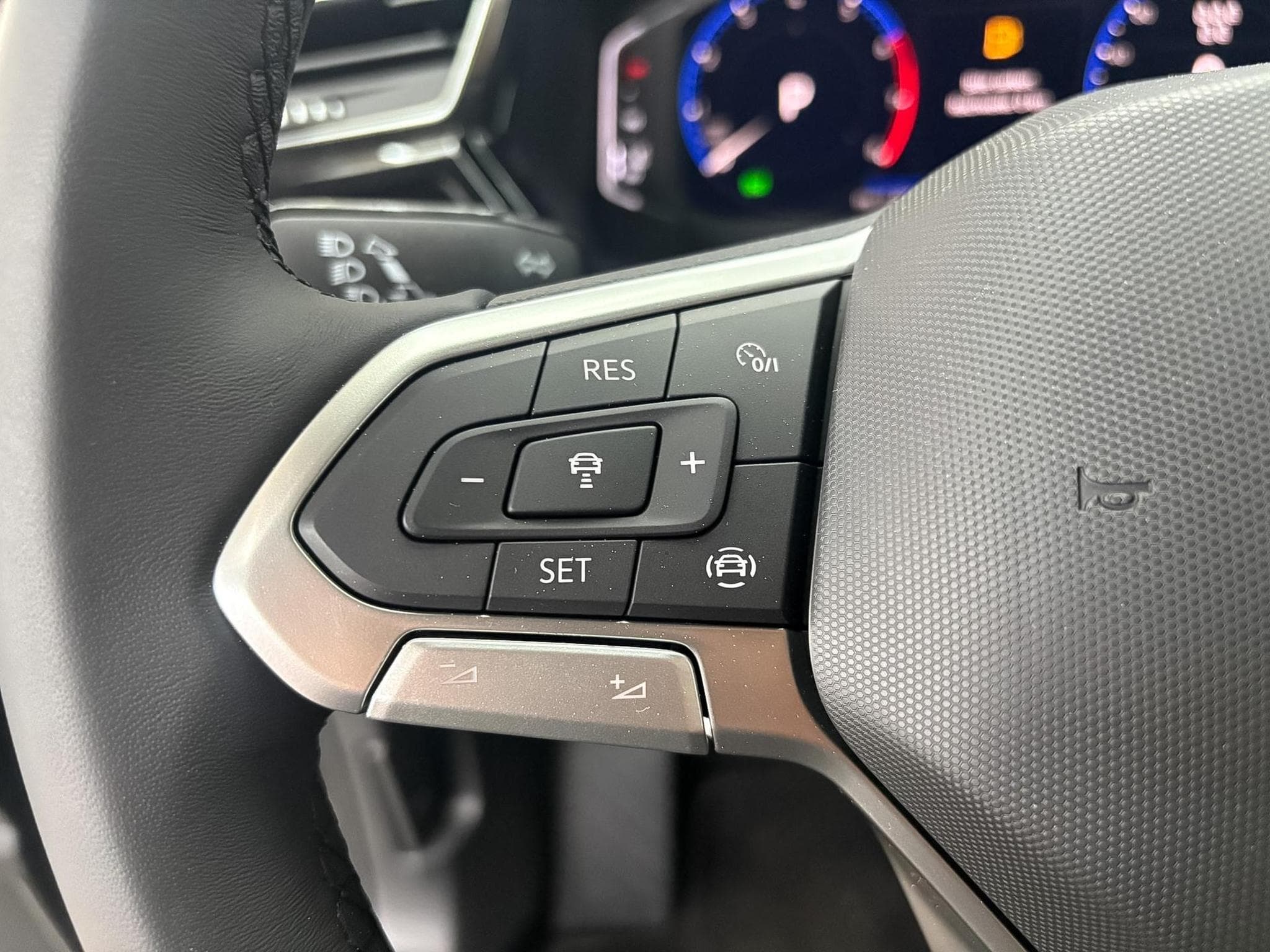 VW Touran R-LINE (2026) - Photo 14