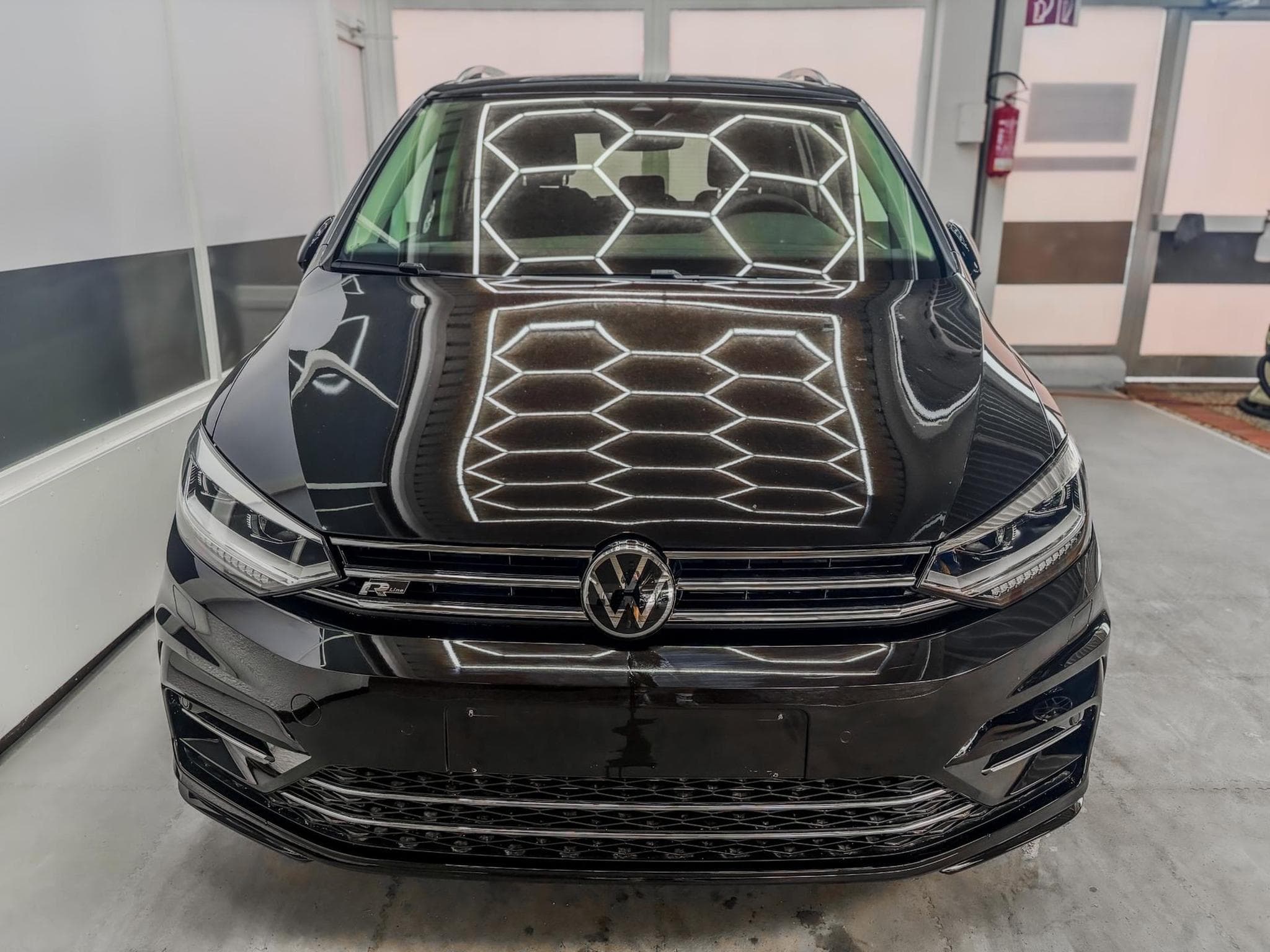 VW Touran R-LINE (2026) - Photo 2