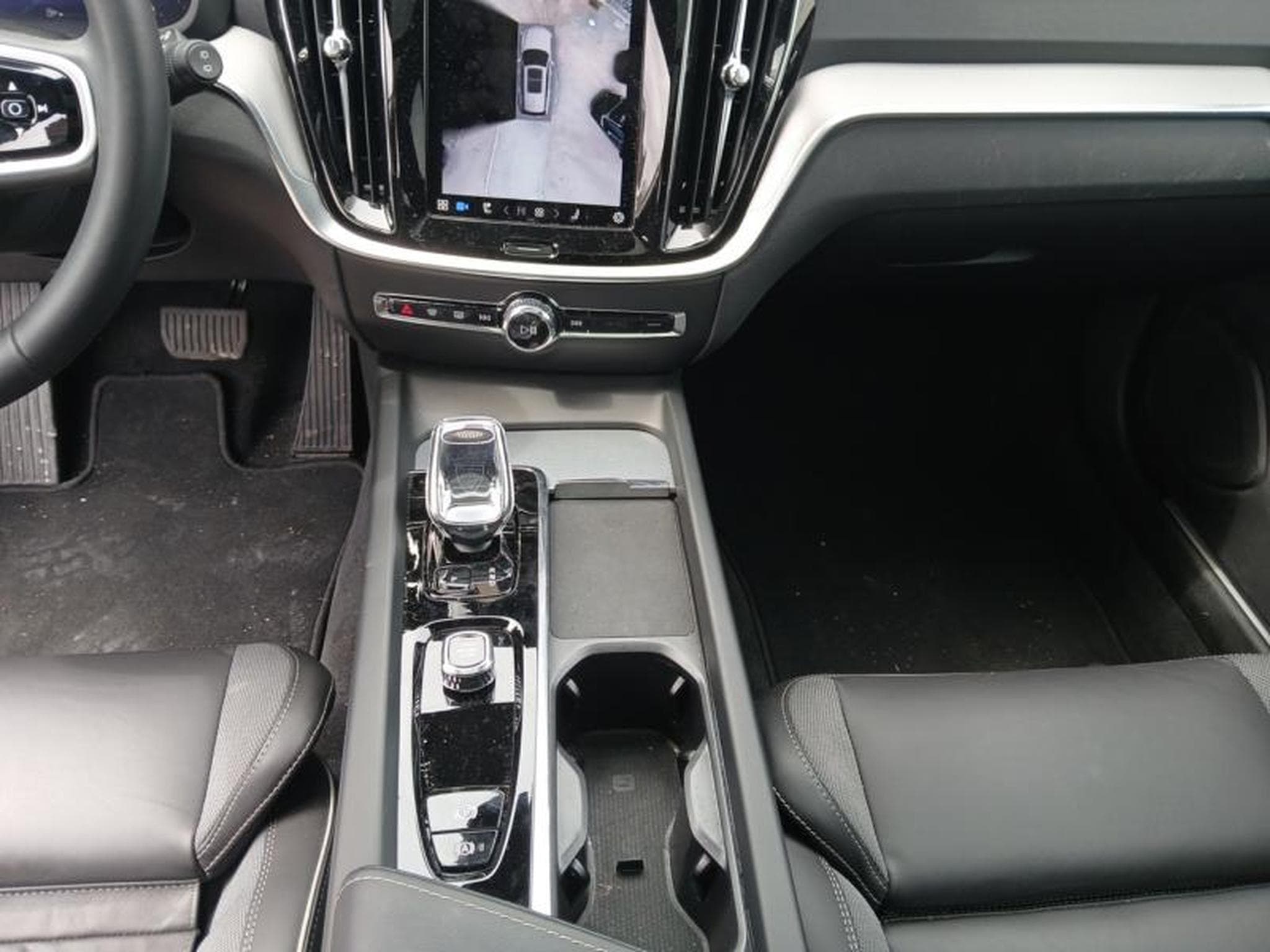 Volvo V60 B4 Plus Dark / Essence (2025) - Photo 11