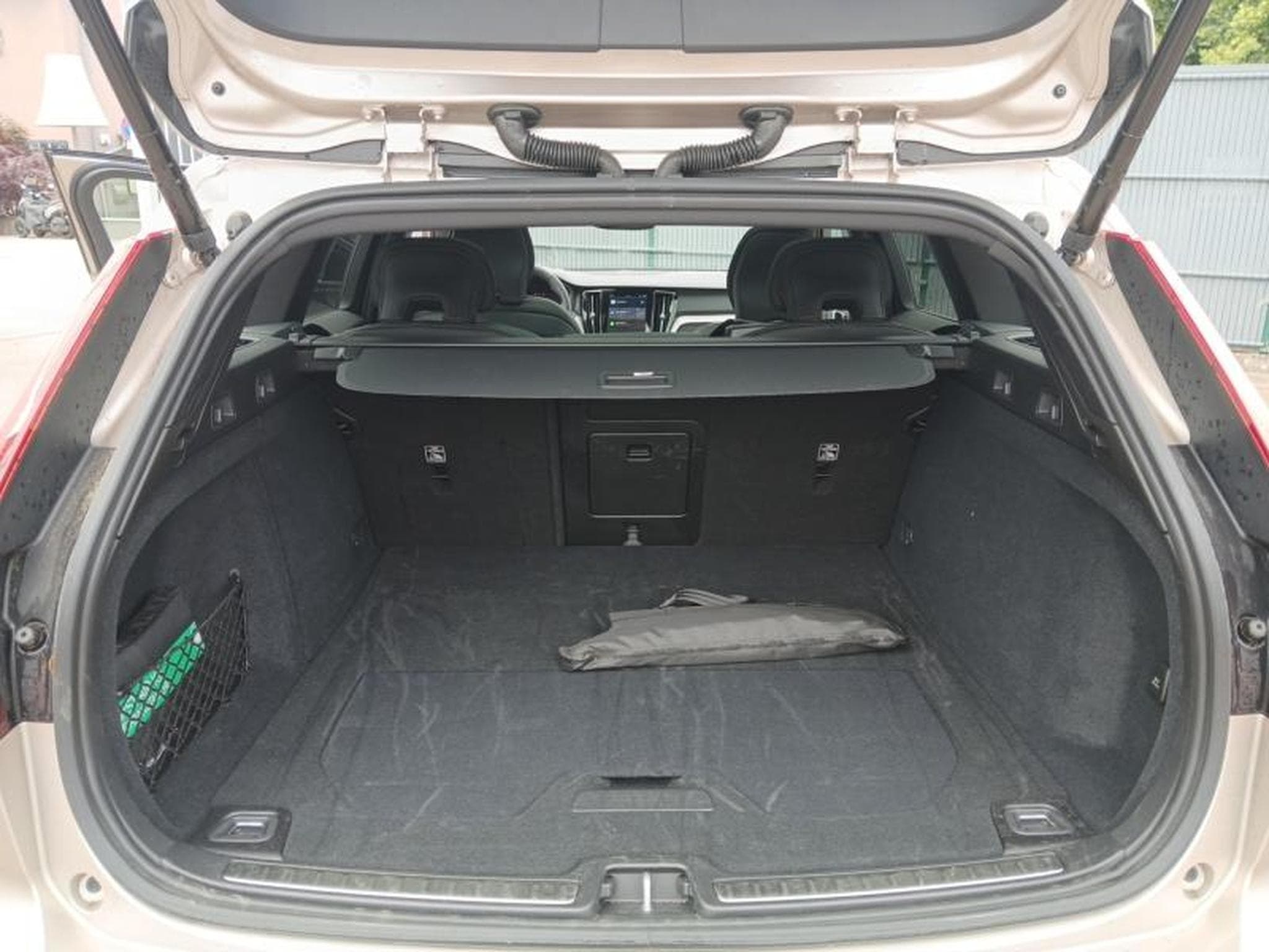 Volvo V60 B4 Plus Dark / Essence (2025) - Photo 19
