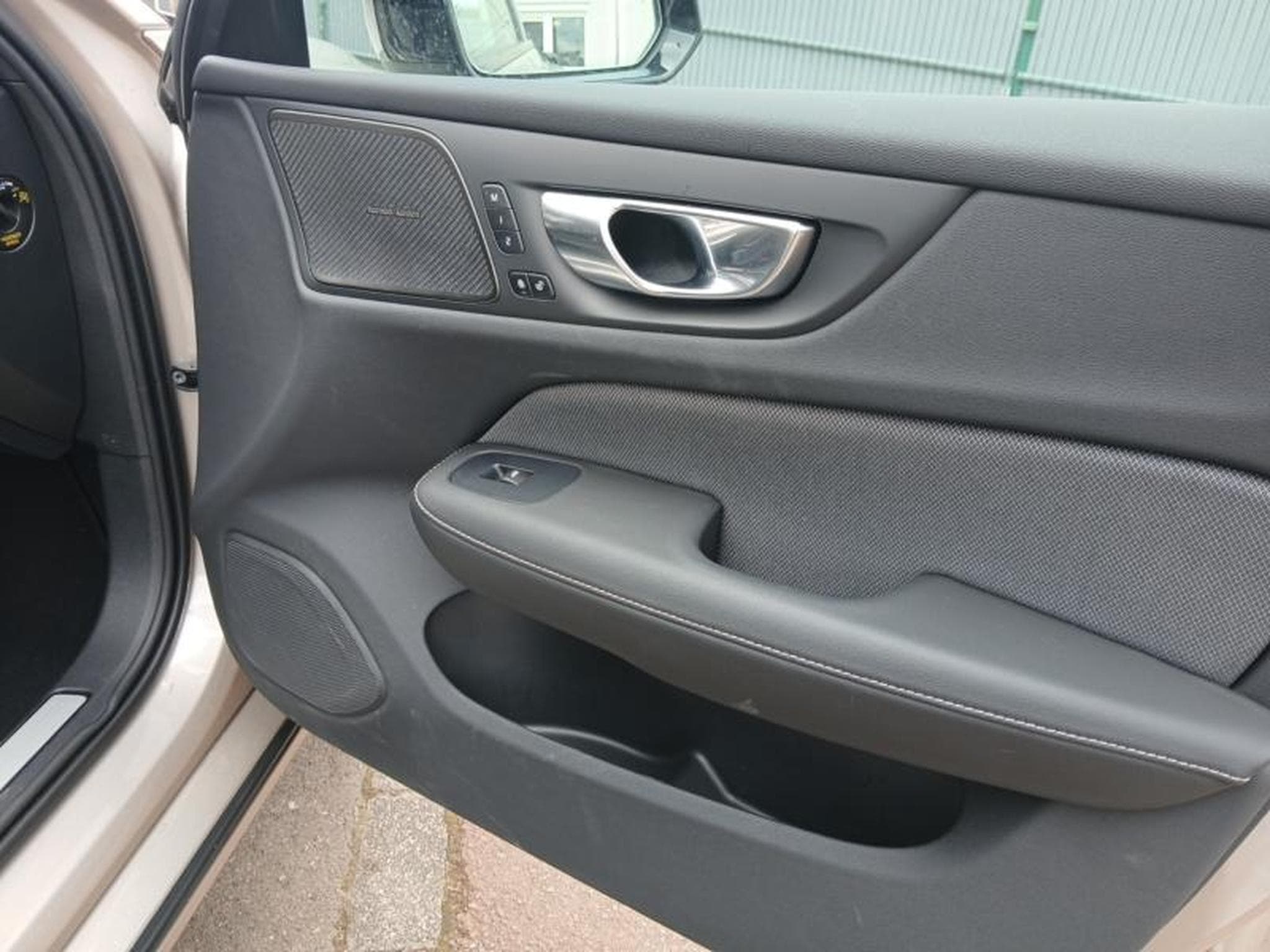 Volvo V60 B4 Plus Dark / Essence (2025) - Photo 21