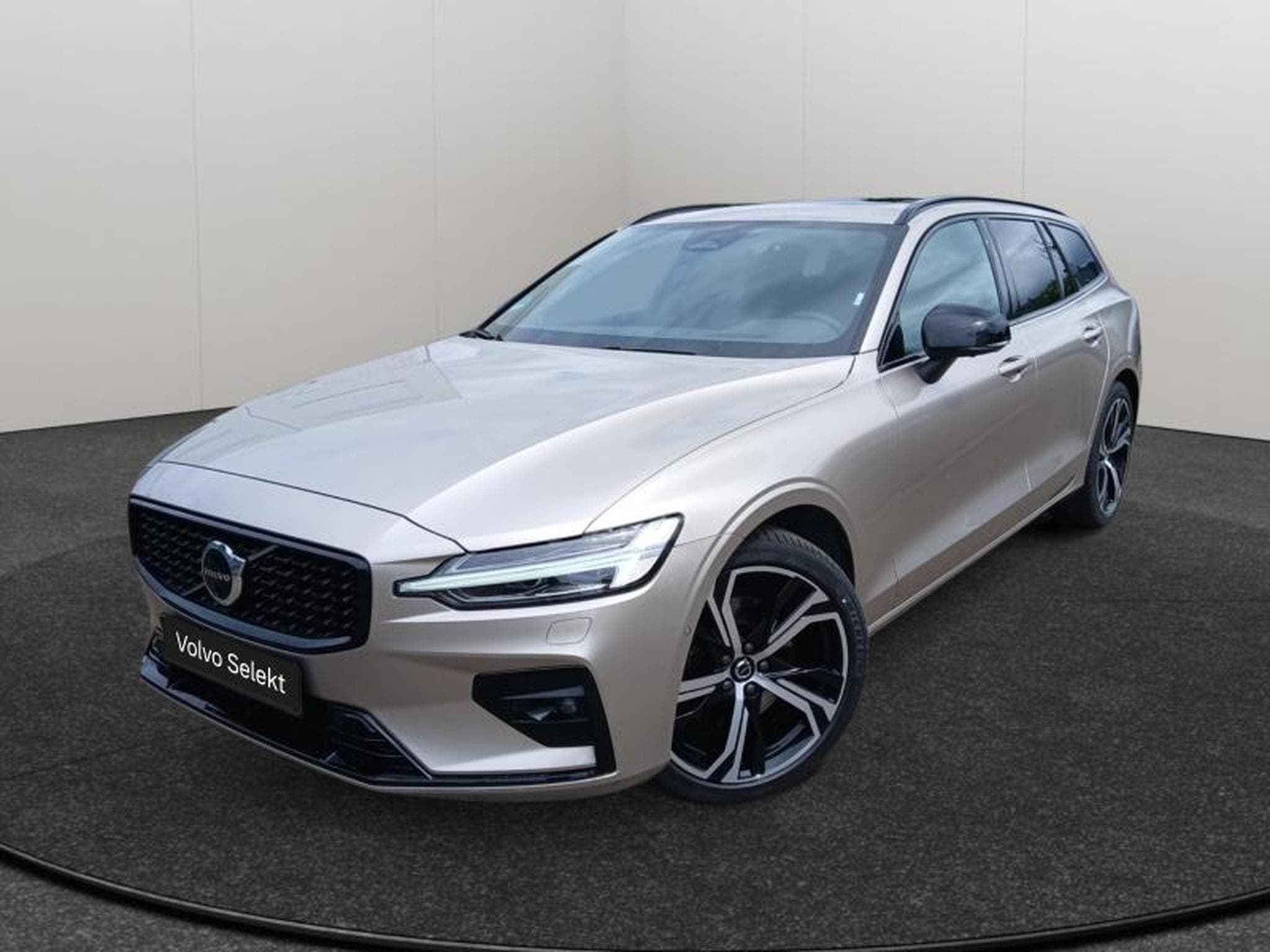 Volvo V60 B4 Plus Dark / Essence (2025) - Photo 22