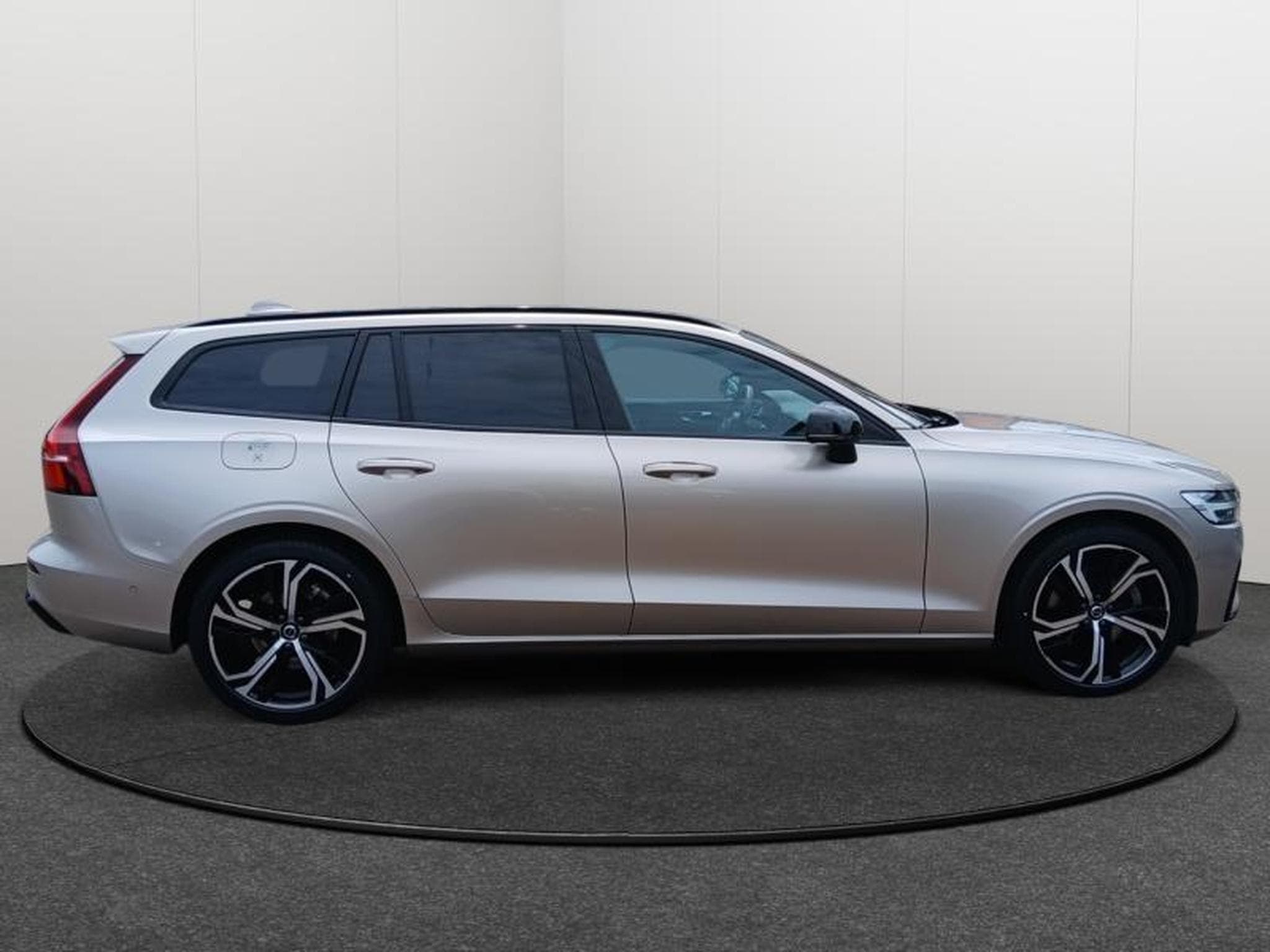 Volvo V60 B4 Plus Dark / Essence (2025) - Photo 27