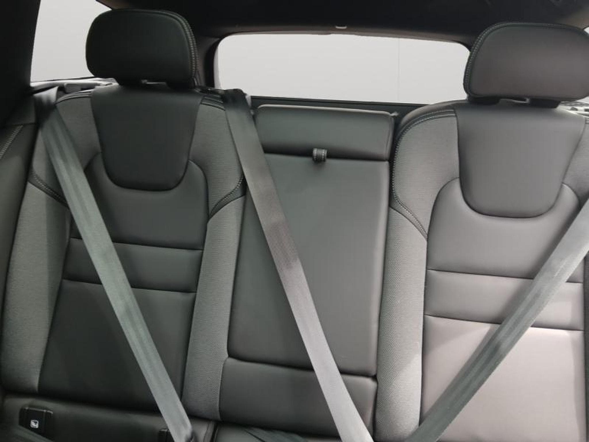Volvo V60 B4 Plus Dark / Essence (2025) - Photo 34