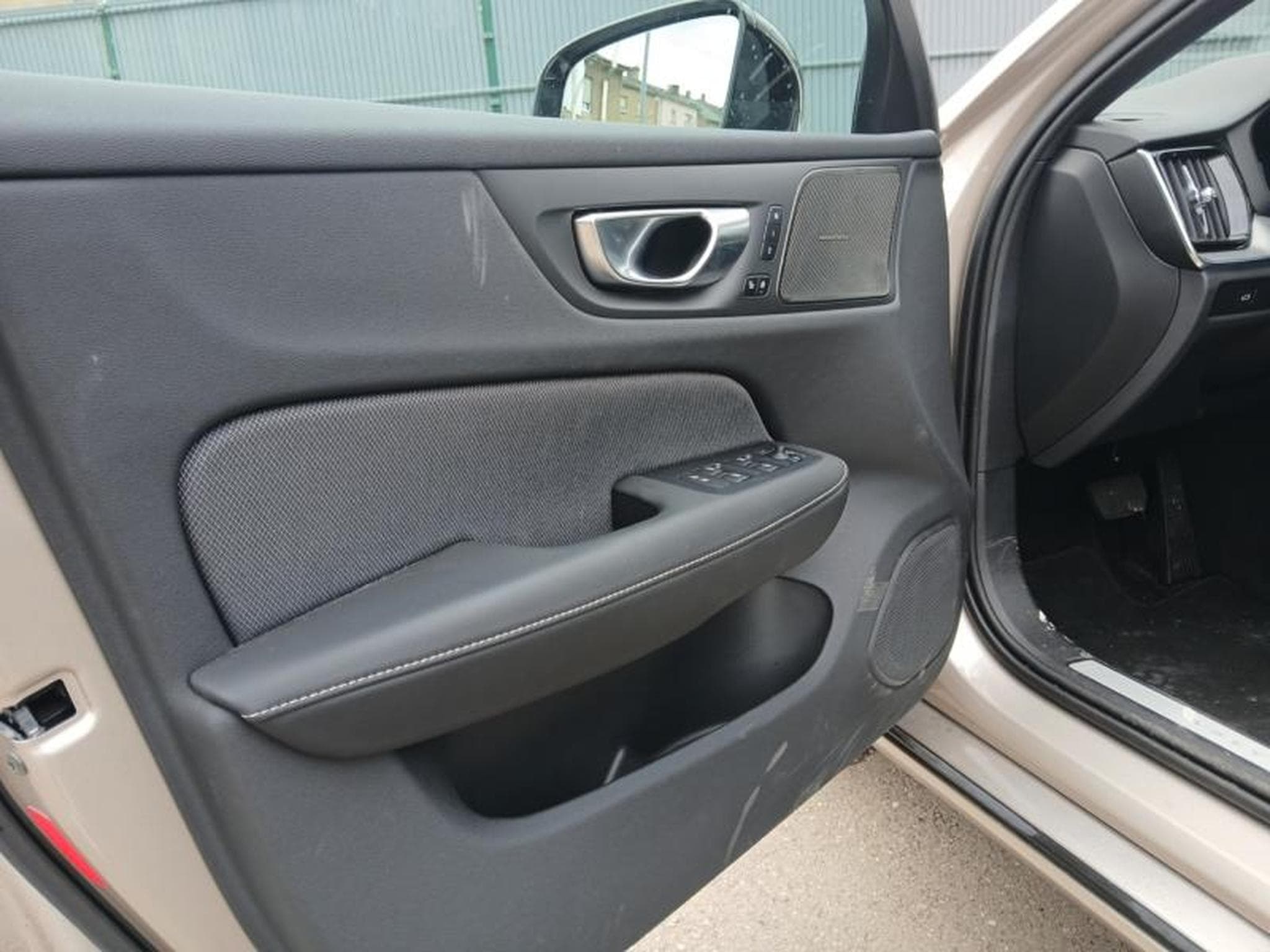 Volvo V60 B4 Plus Dark / Essence (2025) - Photo 41
