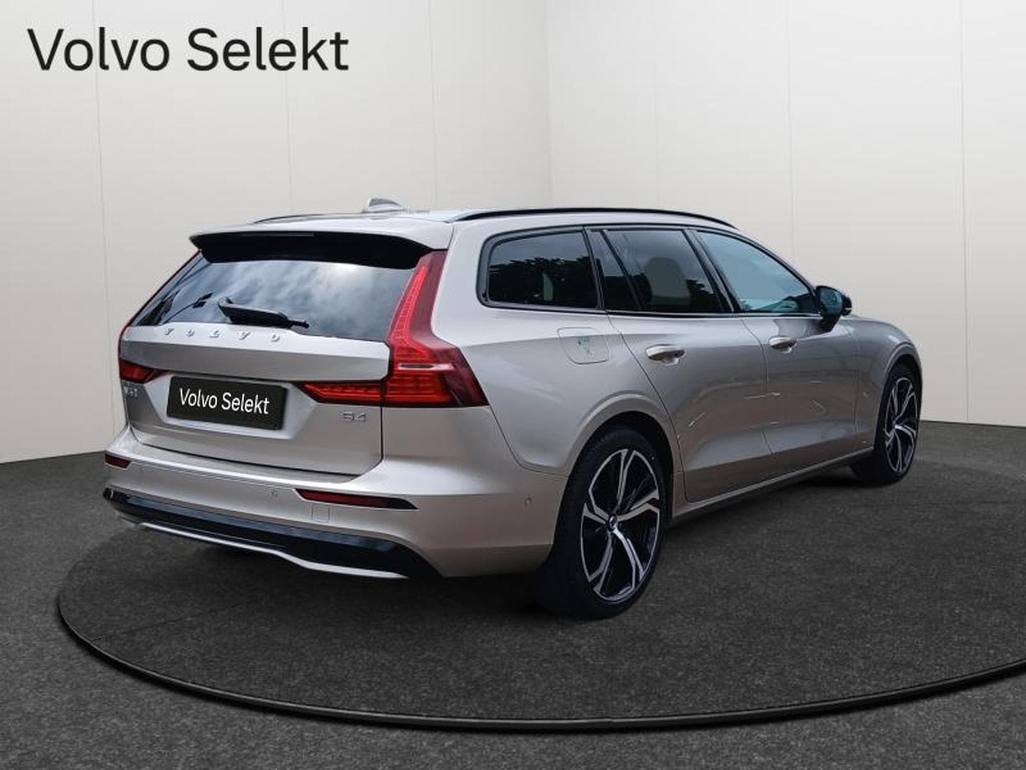 Volvo V60 B4 Plus Dark / Essence (2025) - Photo 5