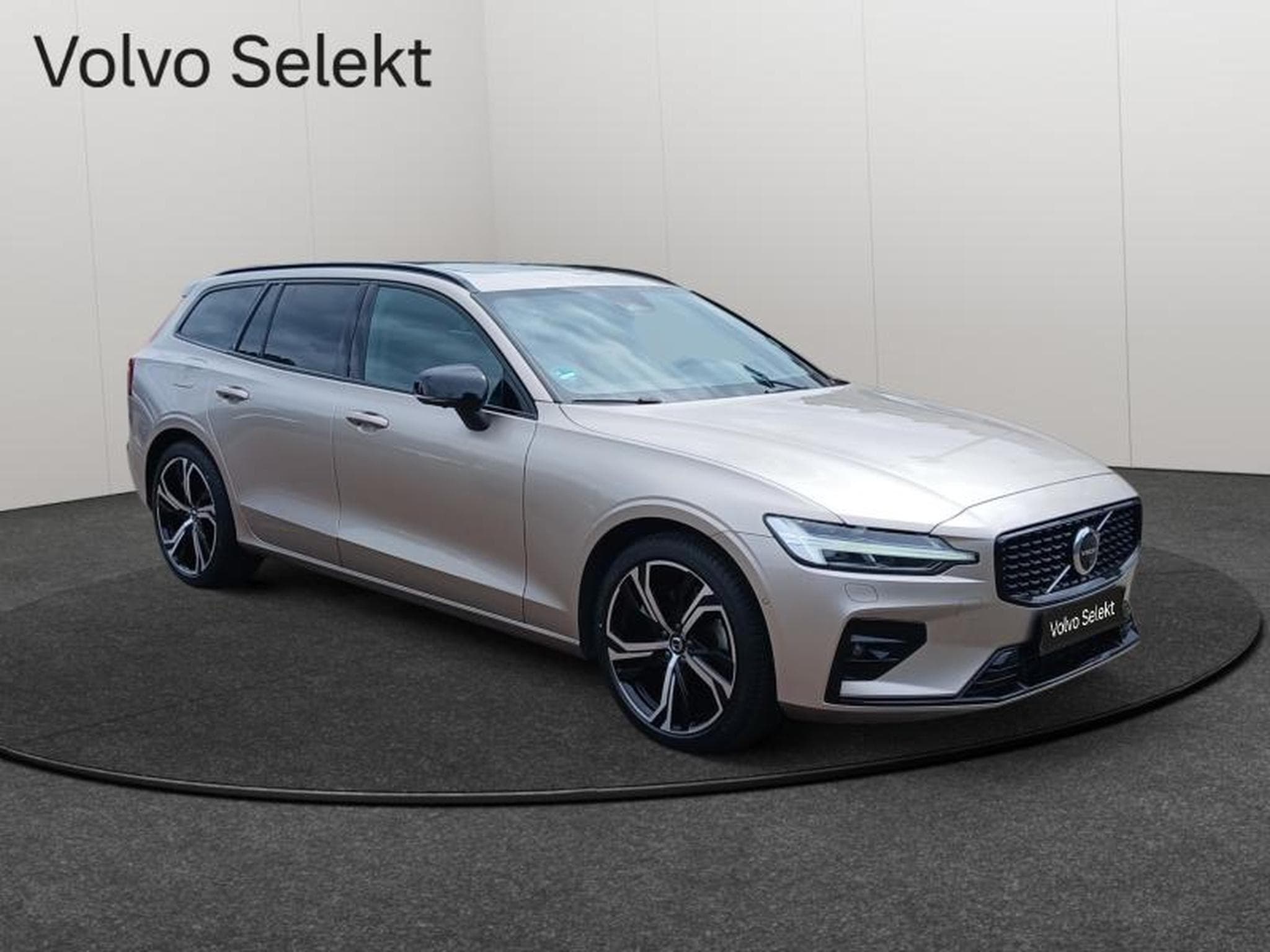 Volvo V60 B4 Plus Dark / Essence (2025) - Photo 7