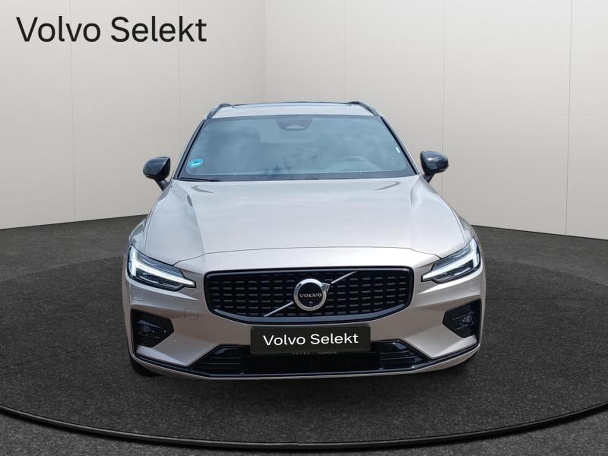 Volvo V60 B4 Plus Dark / Essence (2025) - Photo 8