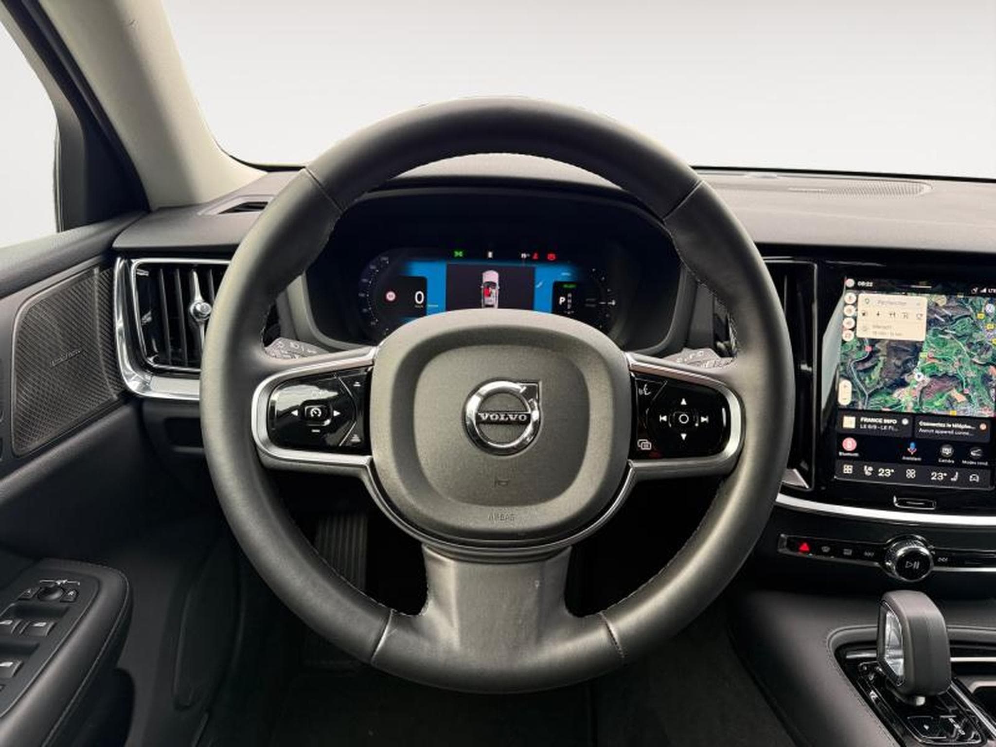 Volvo V60 T6 AWD Plus Dark / Hybride (2024) - Photo 12