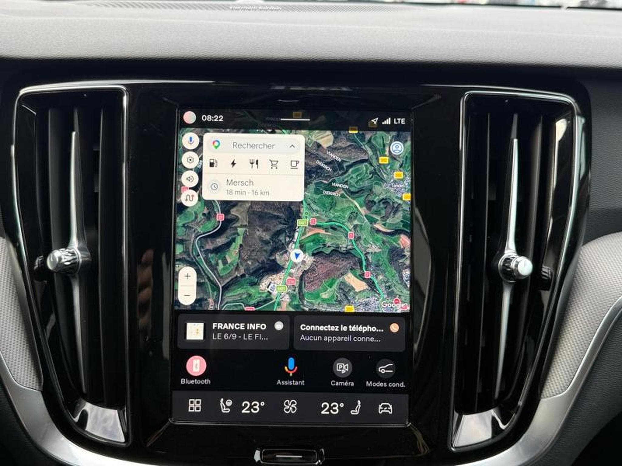 Volvo V60 T6 AWD Plus Dark / Hybride (2024) - Photo 16