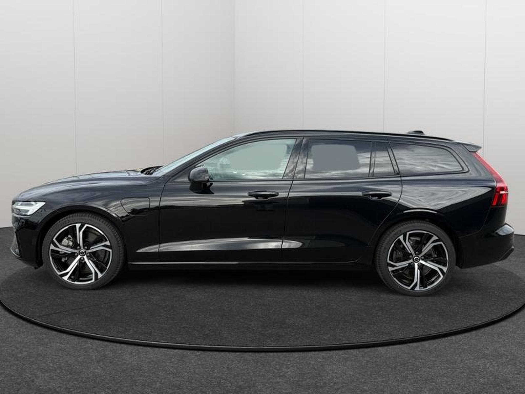 Volvo V60 T6 AWD Plus Dark / Hybride (2024) - Photo 2